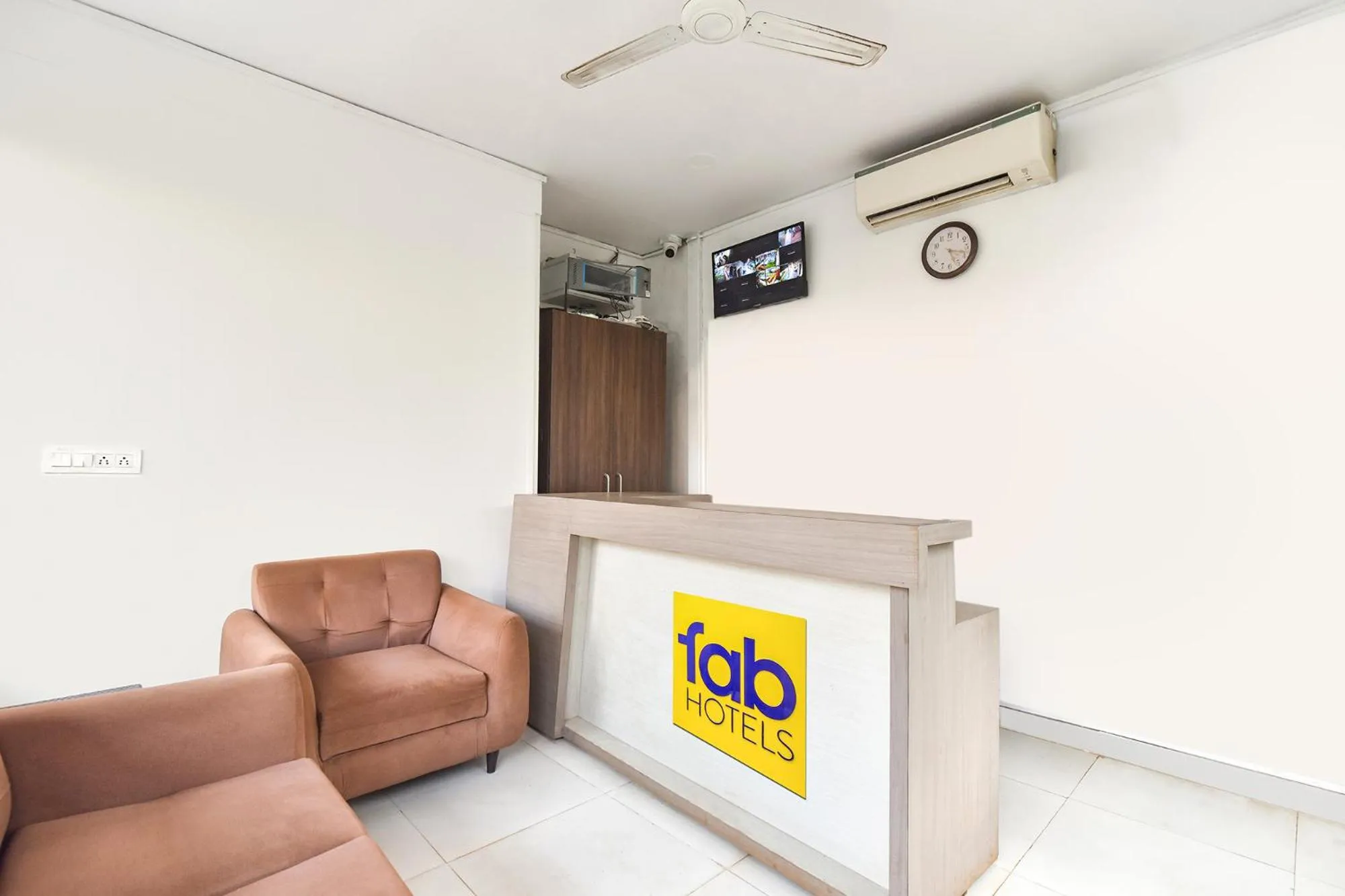 Lobby or reception in FabHotel Morjim Bliss - 500M From Morjim Beach