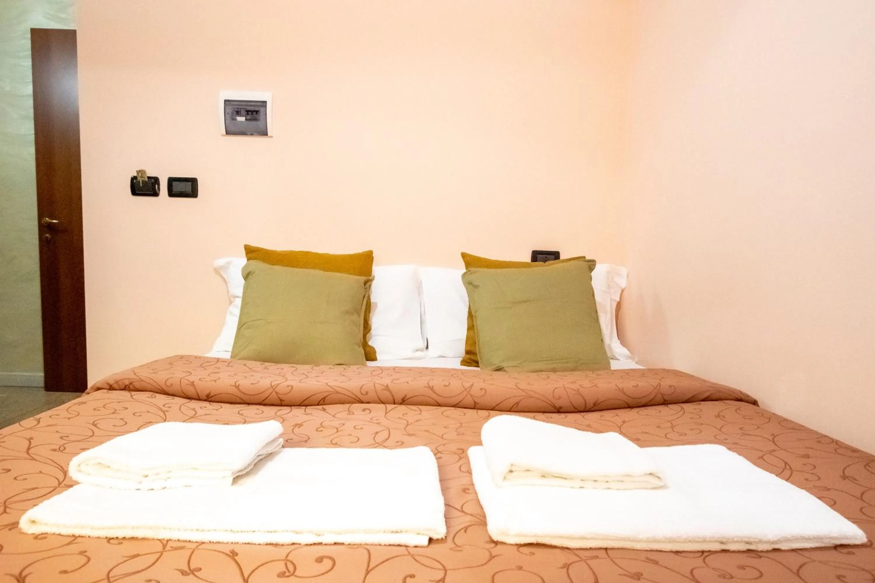 Bed in B&B Colorful Suite Yard