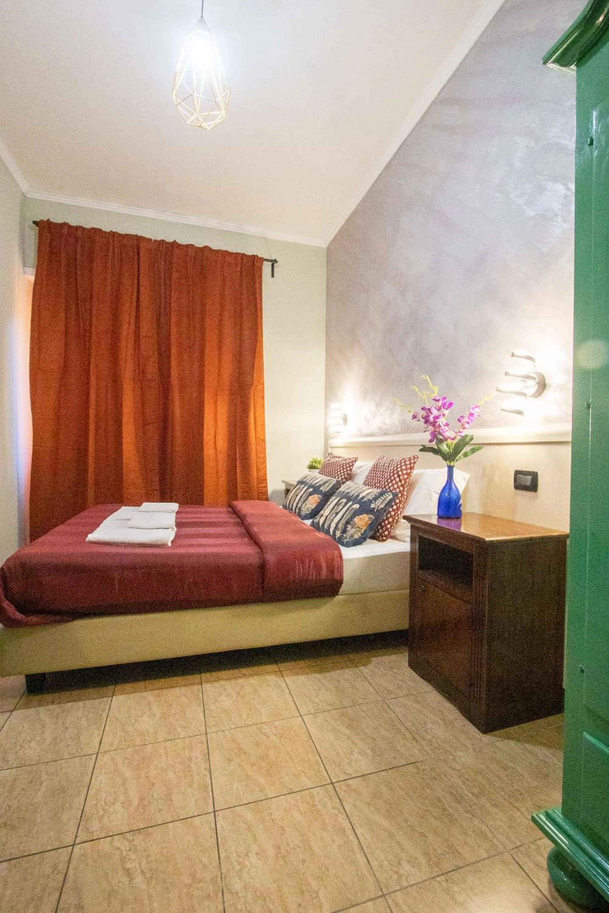 Bed in B&B Colorful Suite Yard