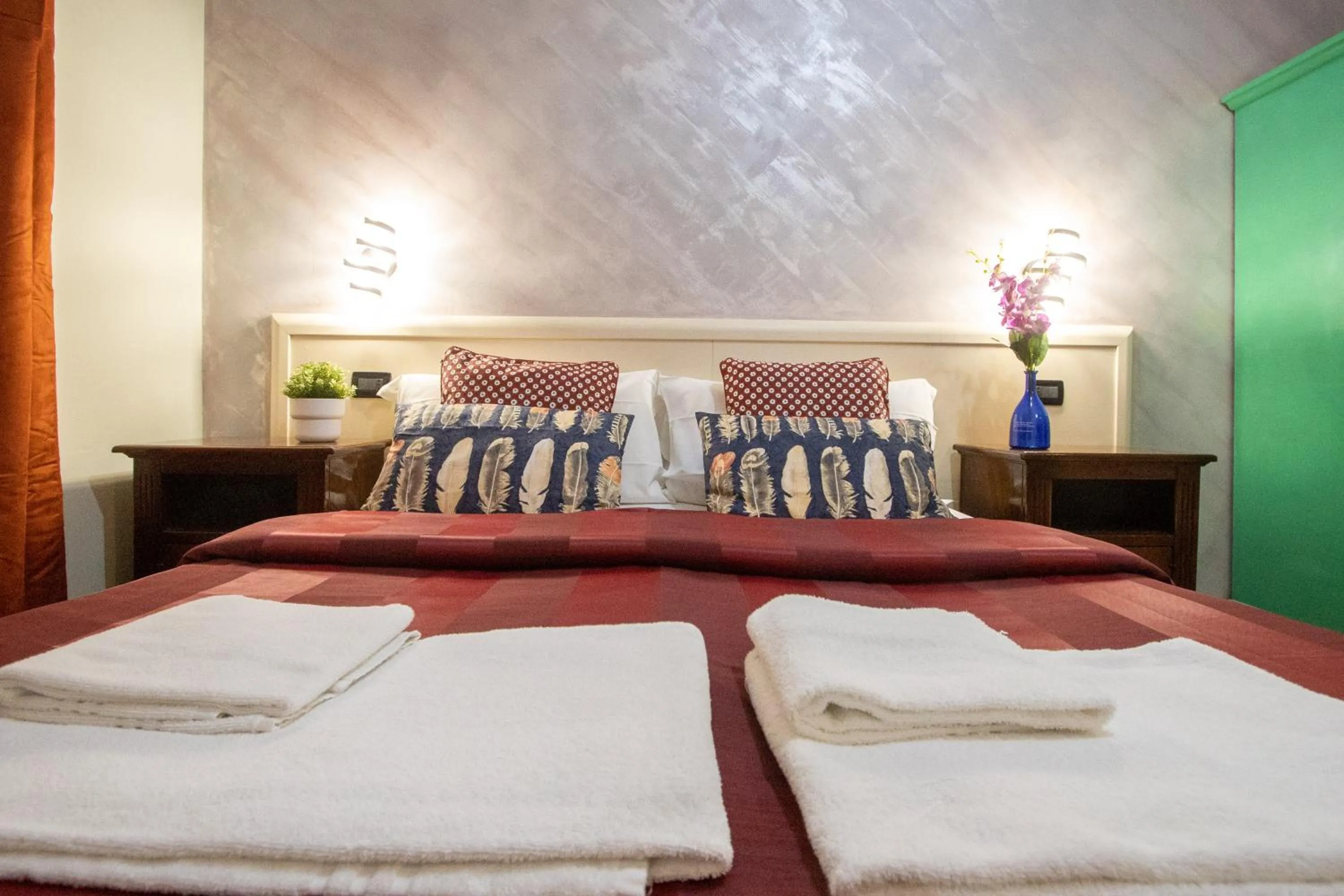 Bed in B&B Colorful Suite Yard