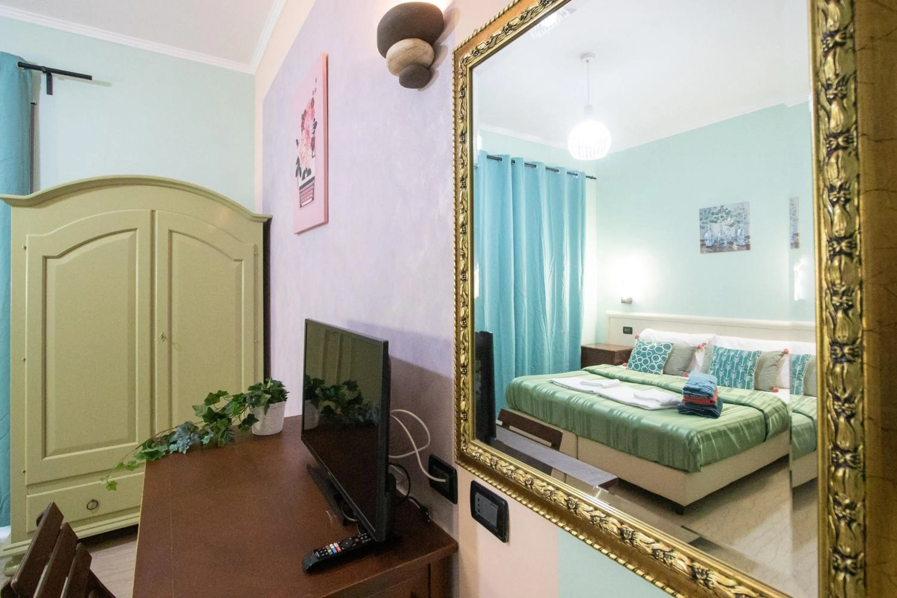 Bed in B&B Colorful Suite Yard