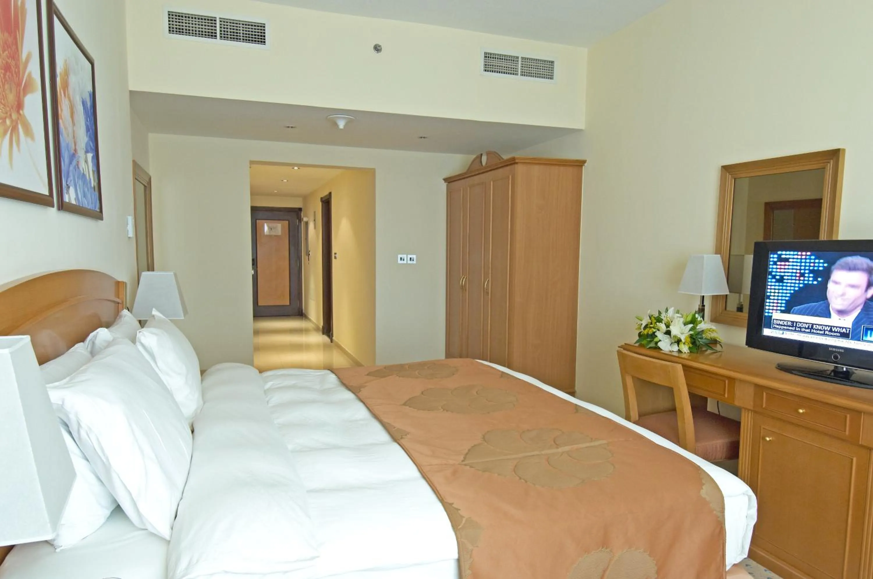 Bed in Golden Tulip Sharjah