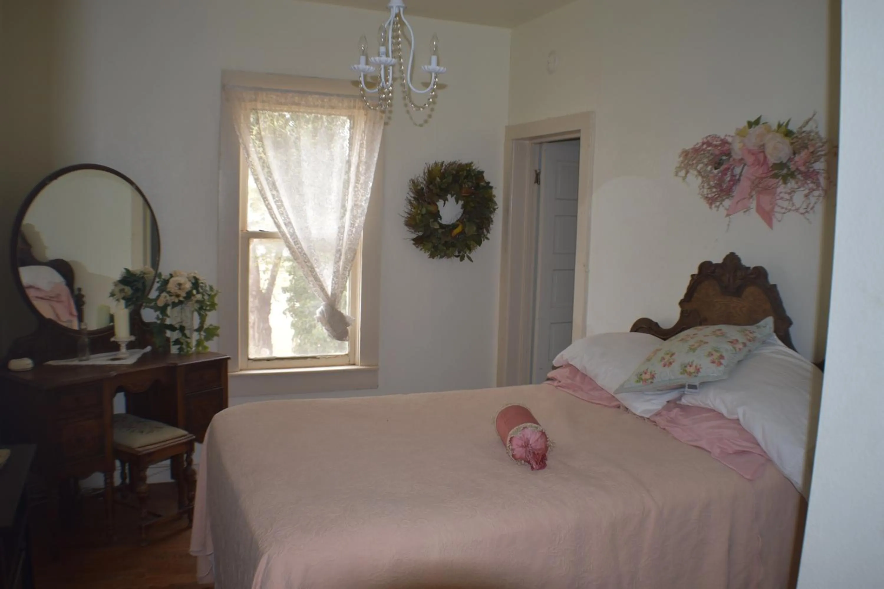 Bed in The Hotel Texan