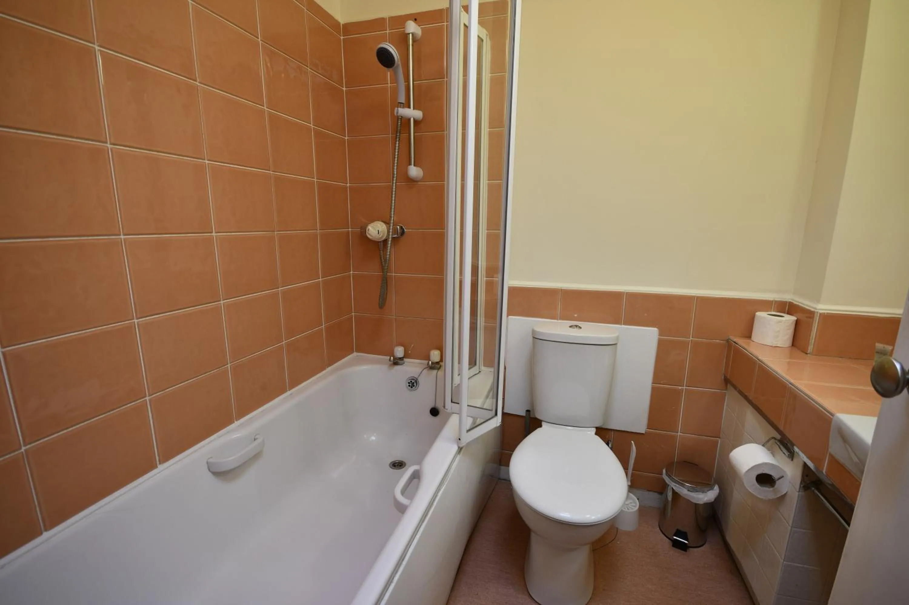 Bathroom in Douglas Arms Hotel