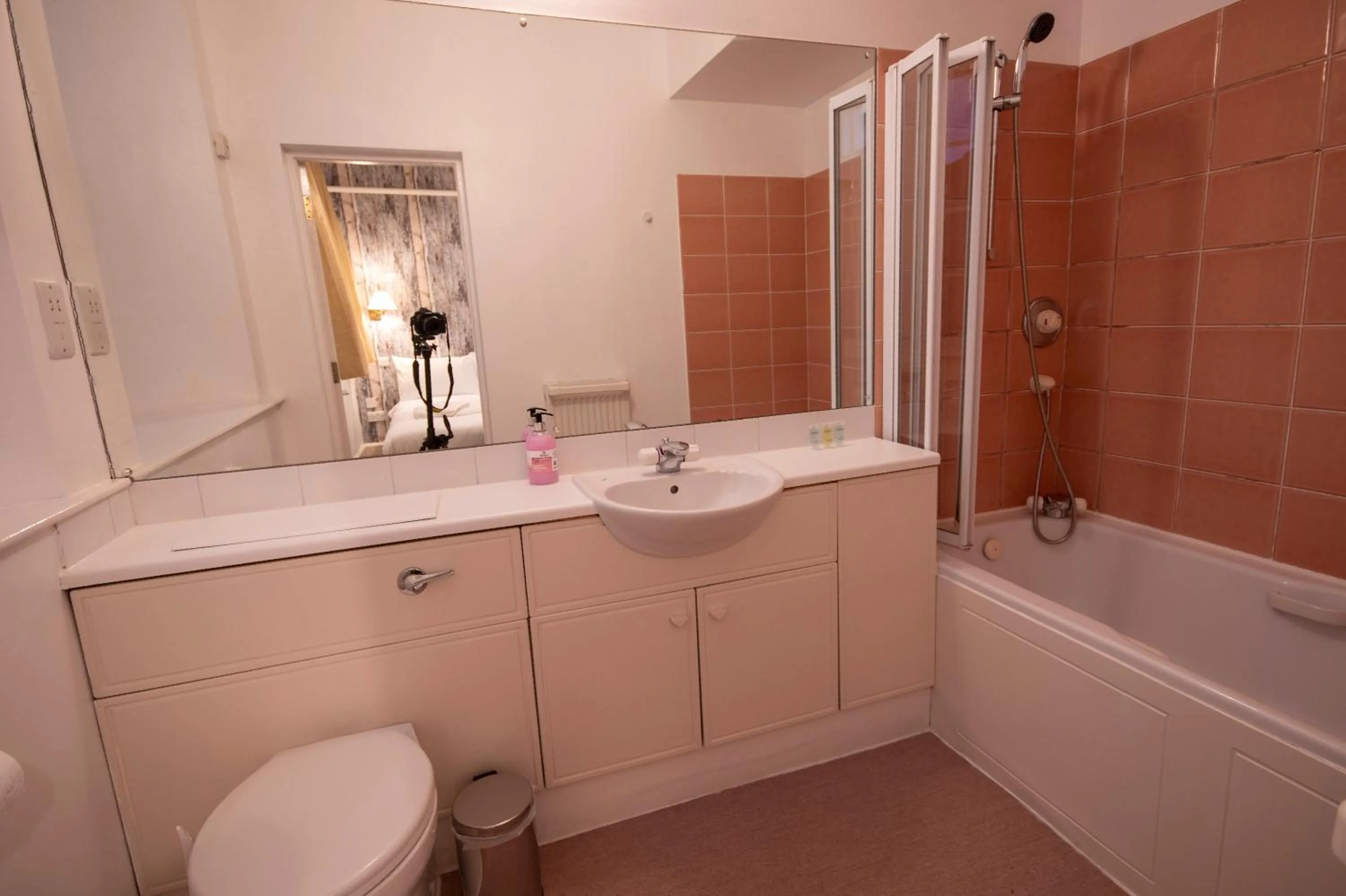 Bathroom in Douglas Arms Hotel