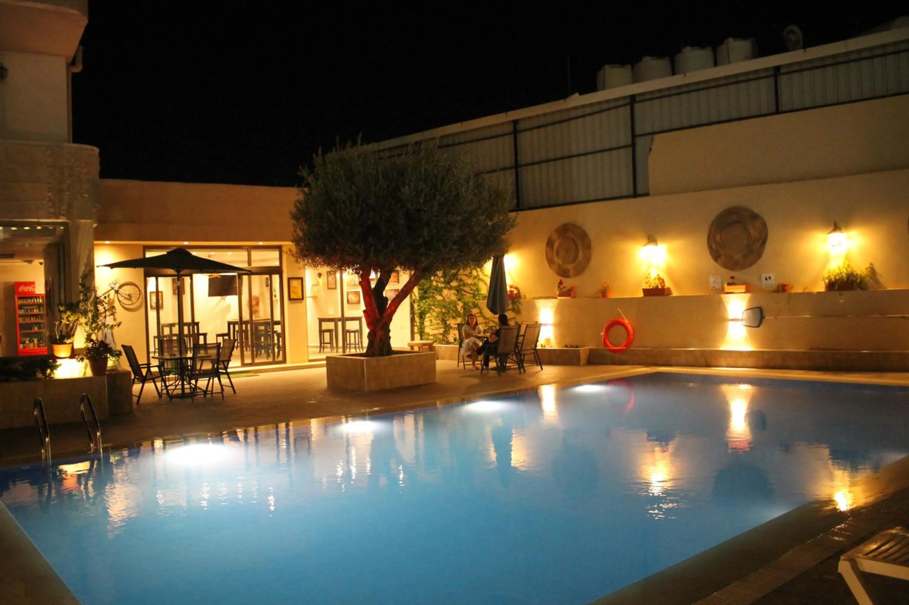 Restaurant/places to eat in Salome Hotel