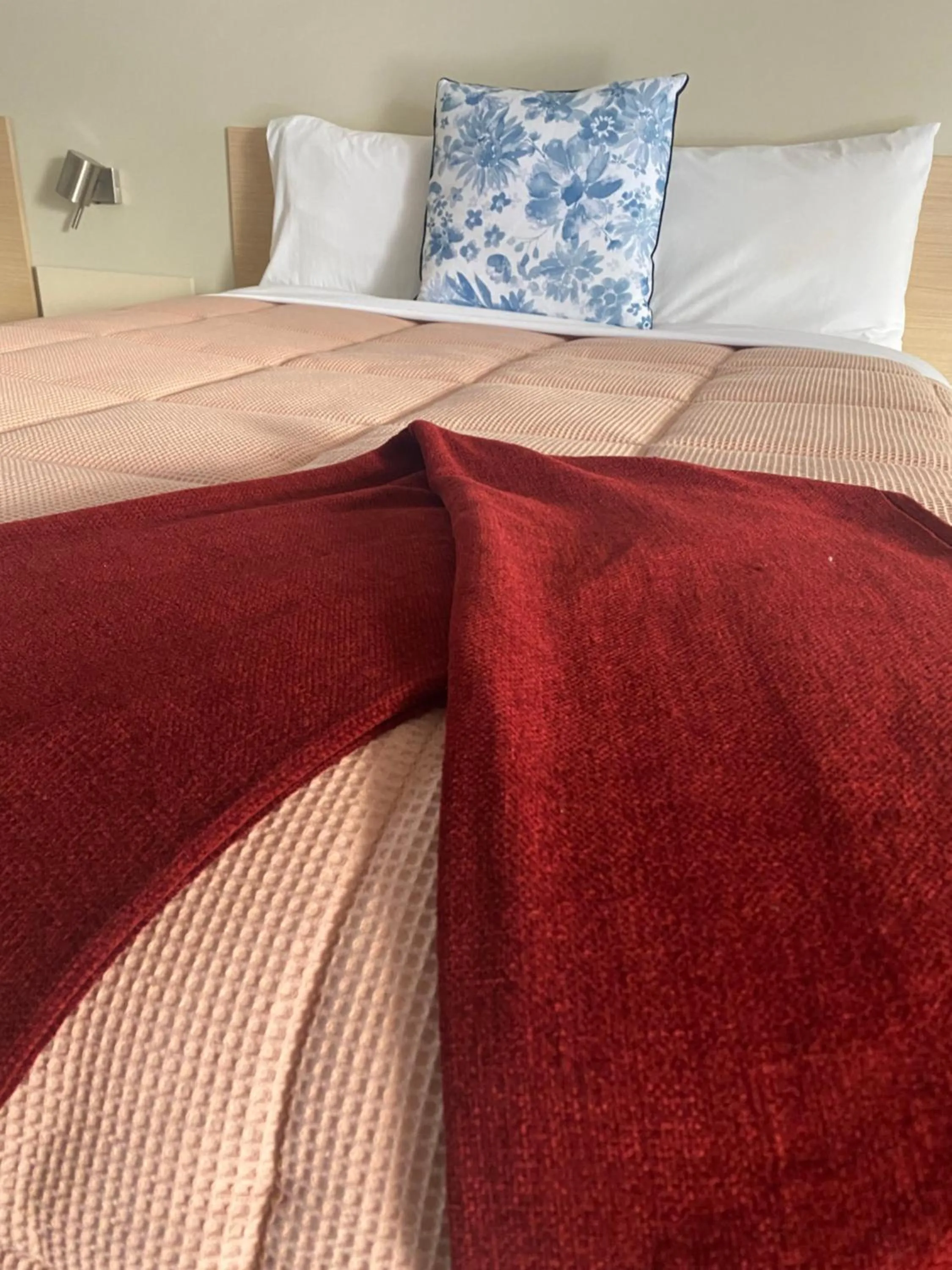 Bed in Tumbarumba Motel & Elms Restaurant