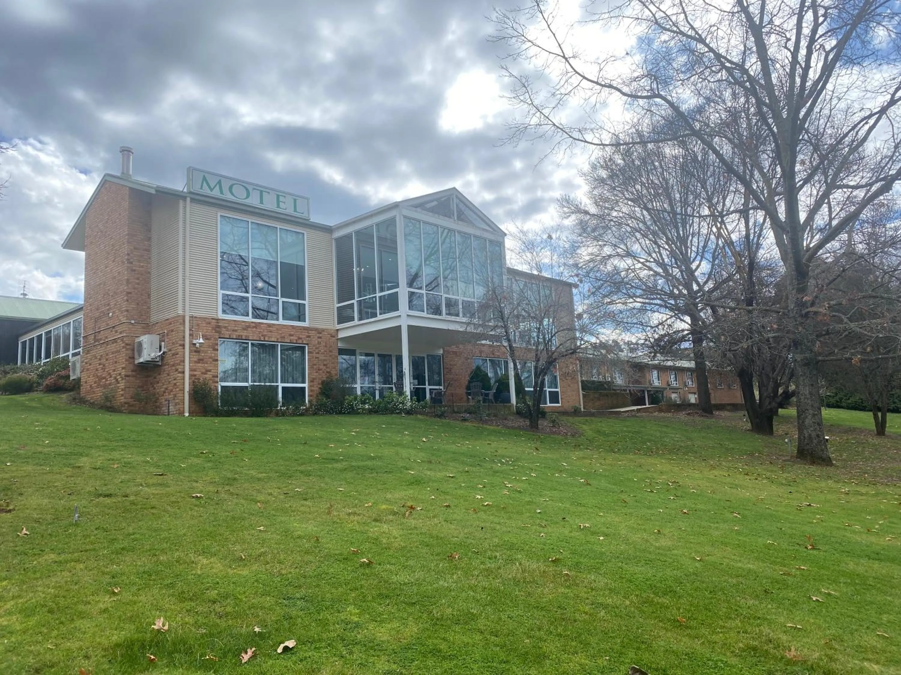 Property building in Tumbarumba Motel & Elms Restaurant