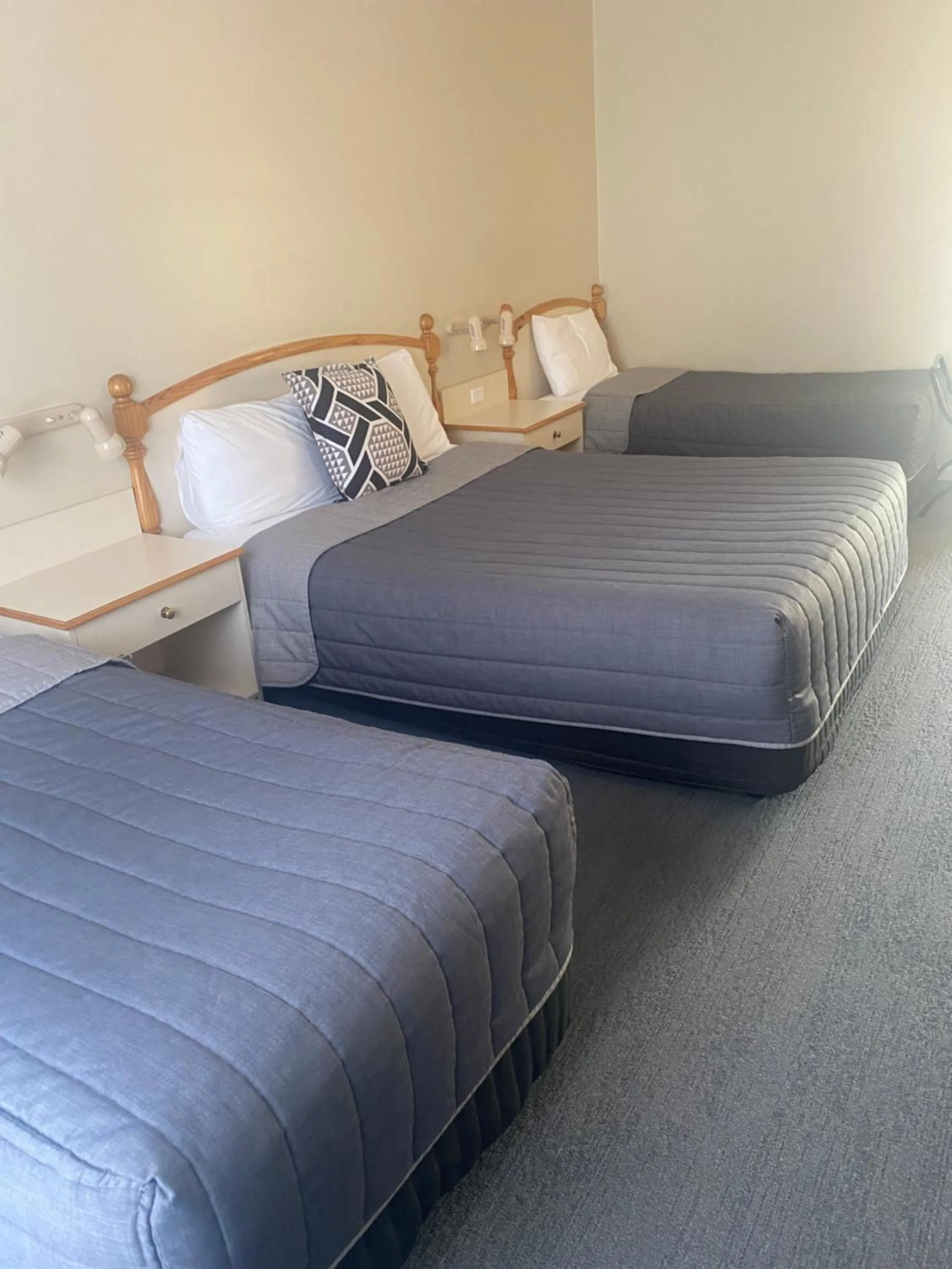 Bed in Tumbarumba Motel & Elms Restaurant