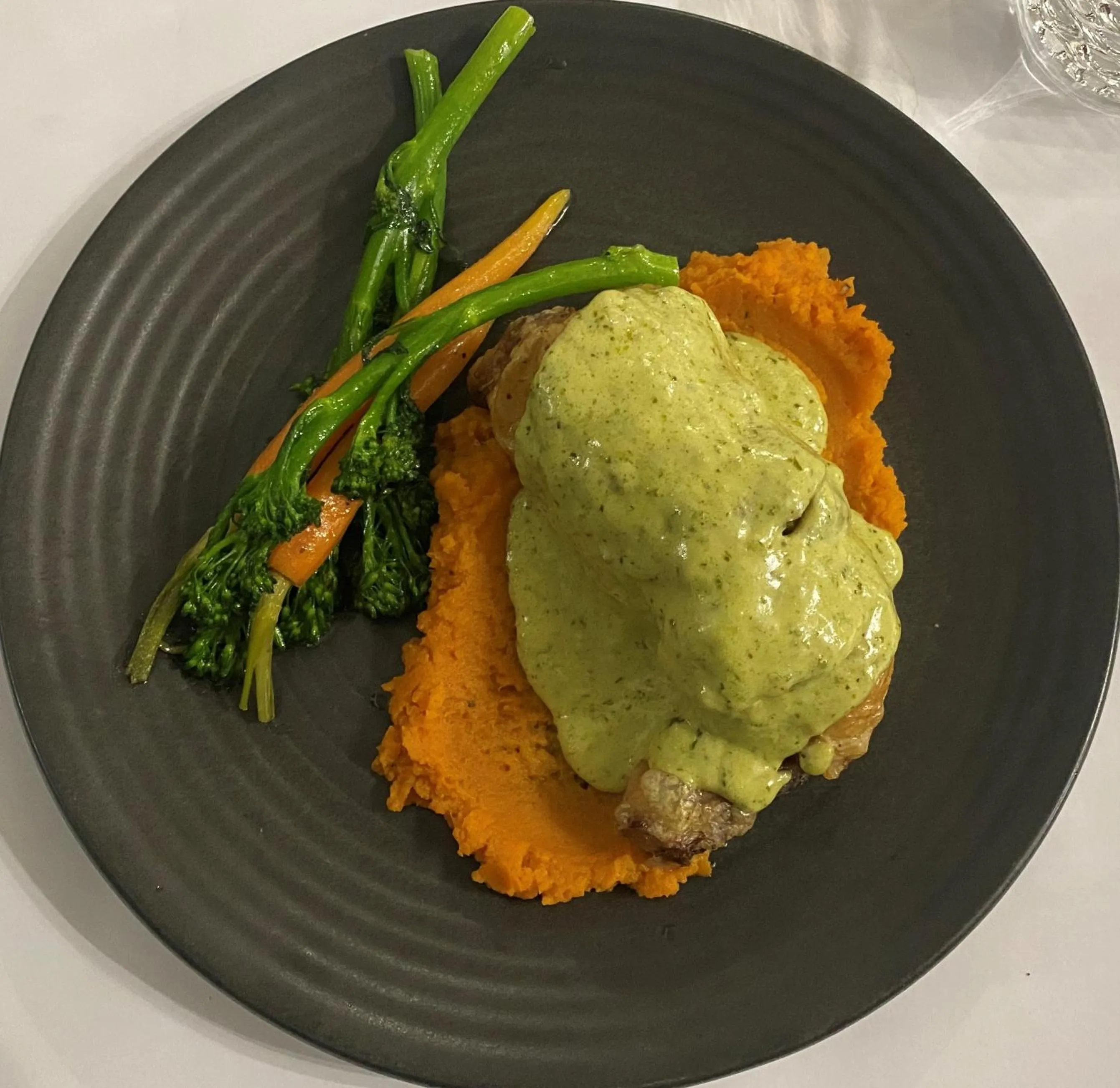 Food and drinks in Tumbarumba Motel & Elms Restaurant