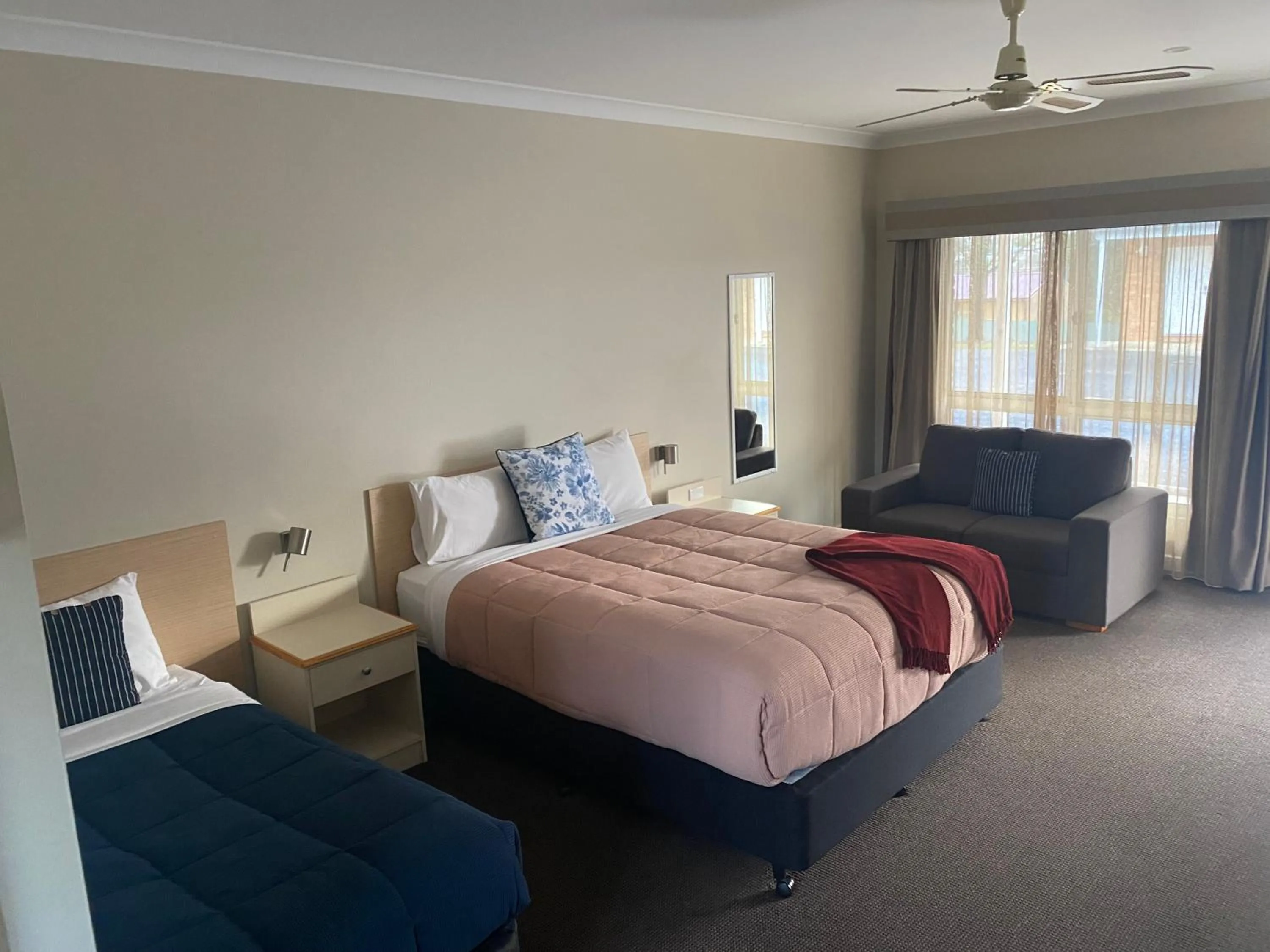 Bed in Tumbarumba Motel & Elms Restaurant
