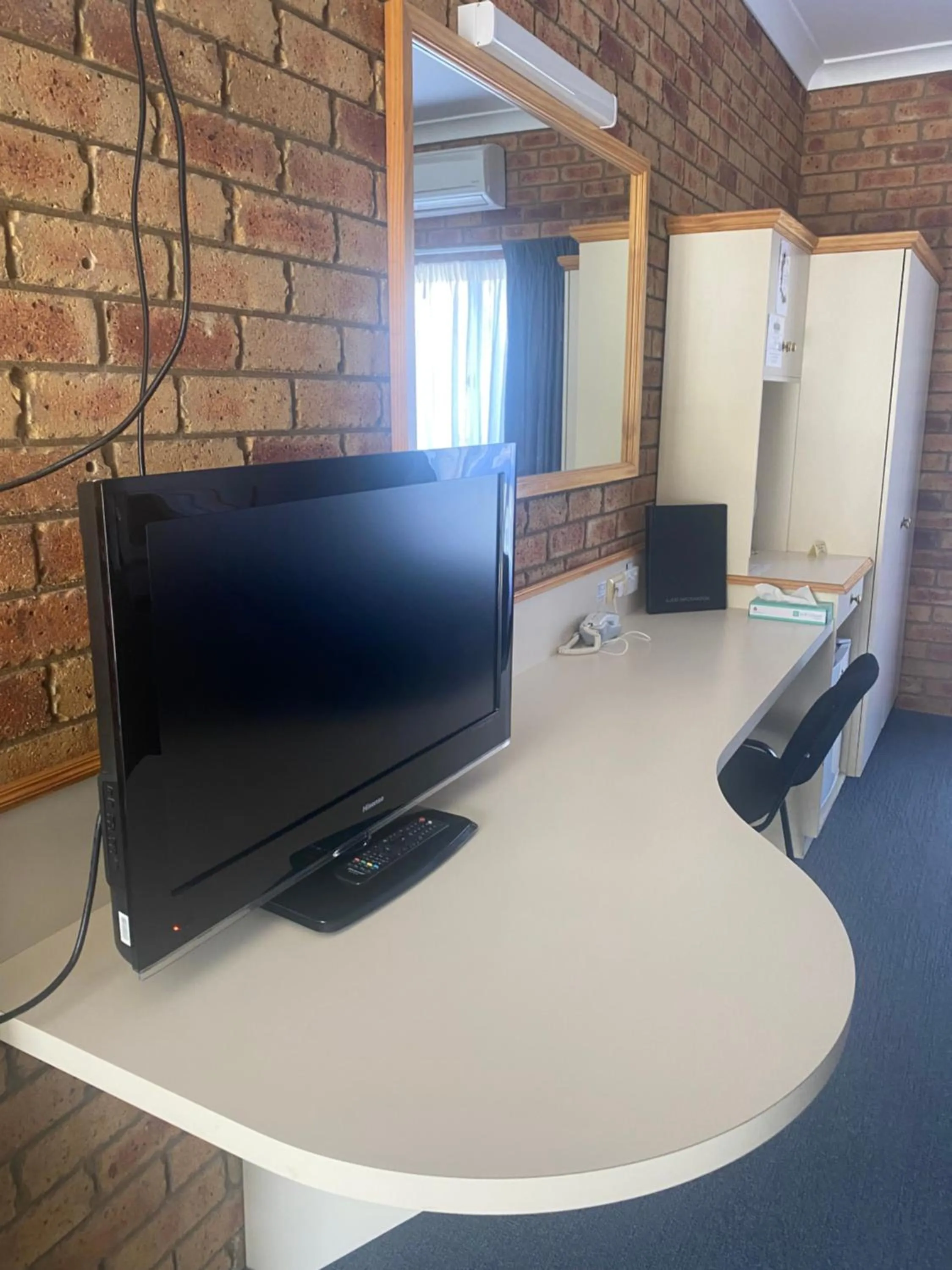 TV and multimedia in Tumbarumba Motel & Elms Restaurant