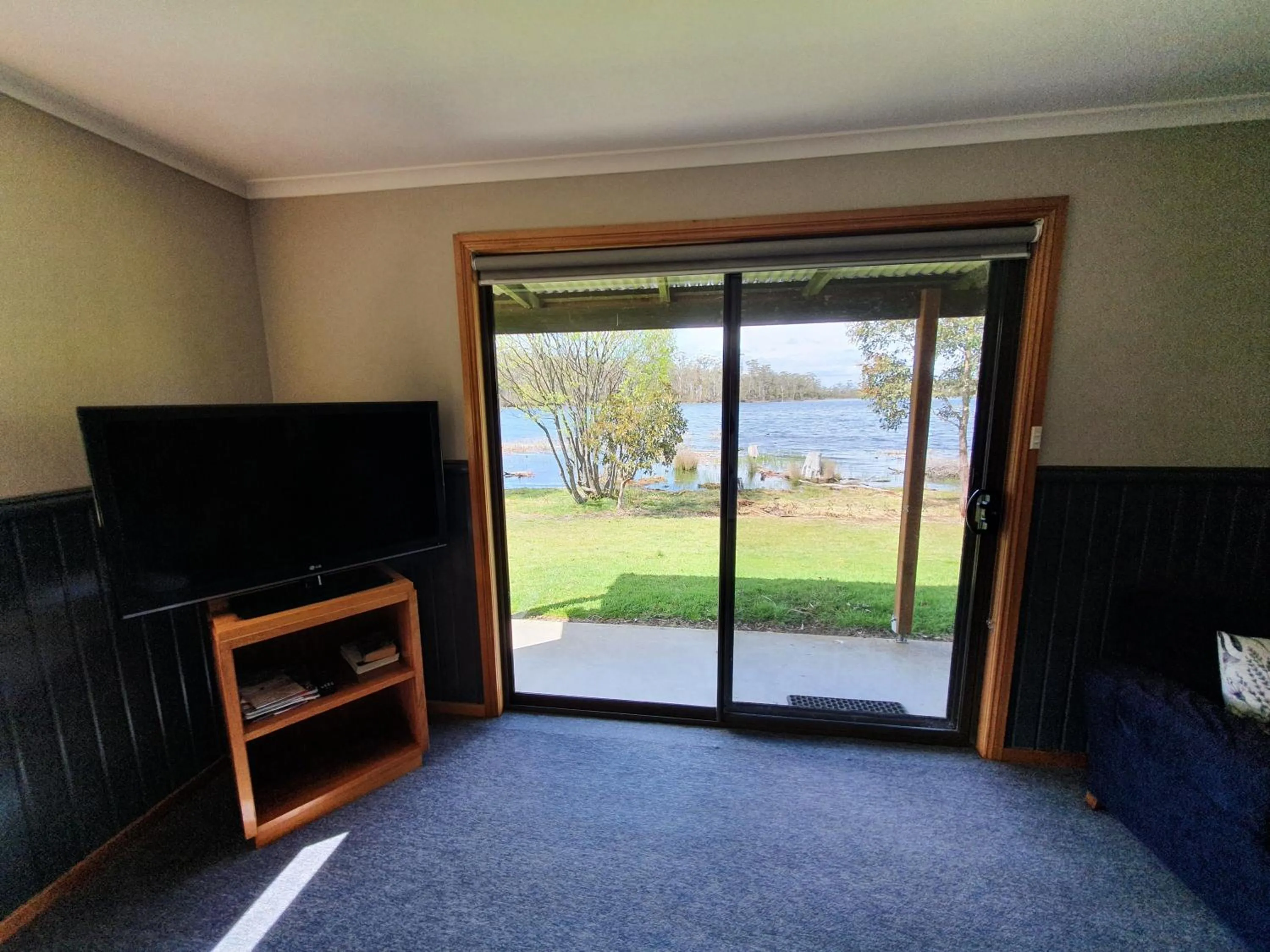 Living room in Lake Yalleena Nature Retreat