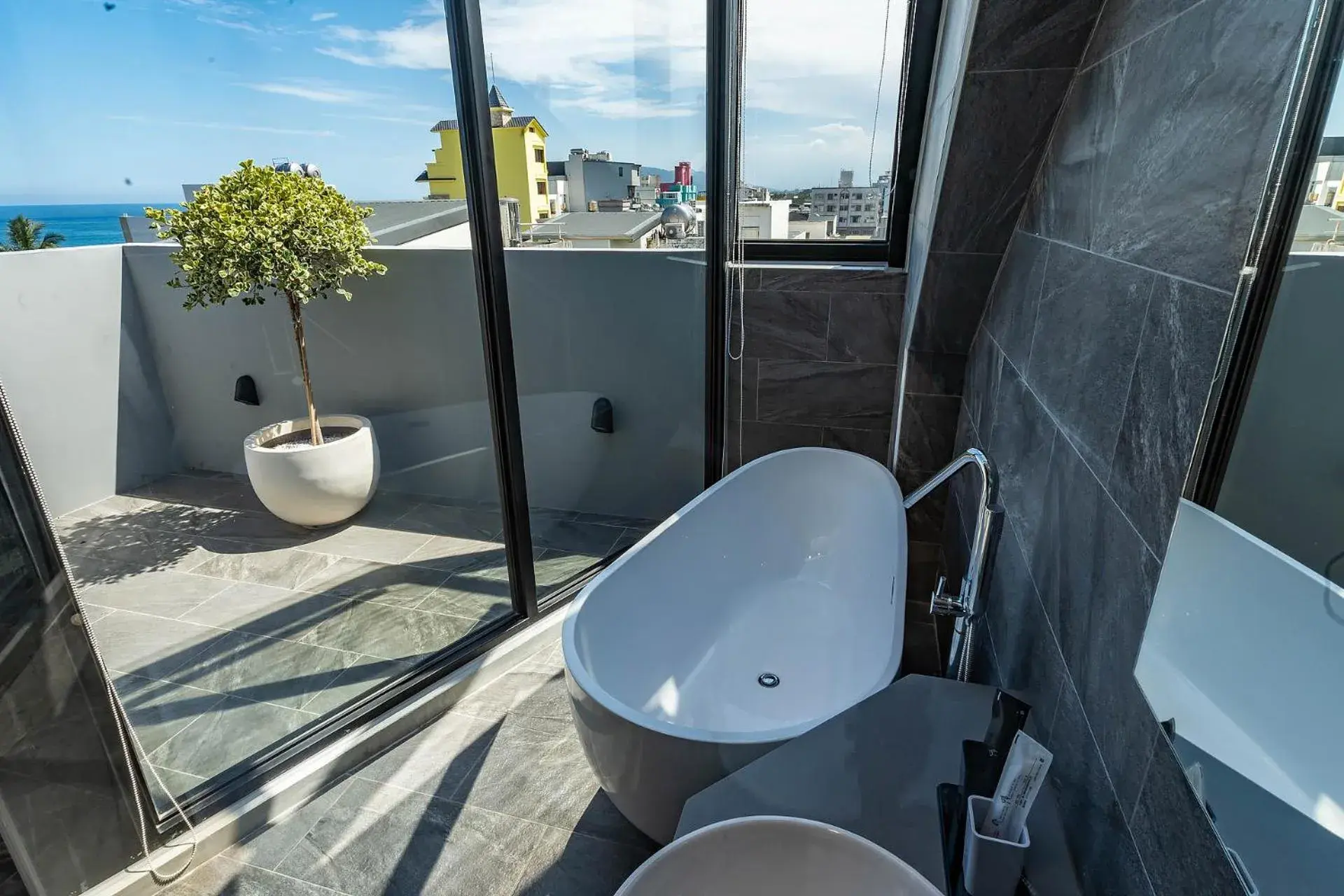 Double Room with Sea View in Sleeping Inn Double Room with Sea View in Sleeping Inn