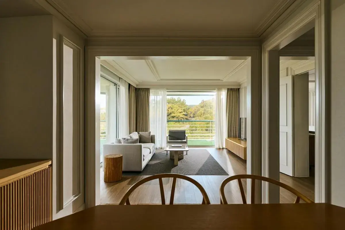 Luxury Suite Poolside View King in Grand Josun Jeju Luxury Suite Poolside View King in Grand Josun Jeju