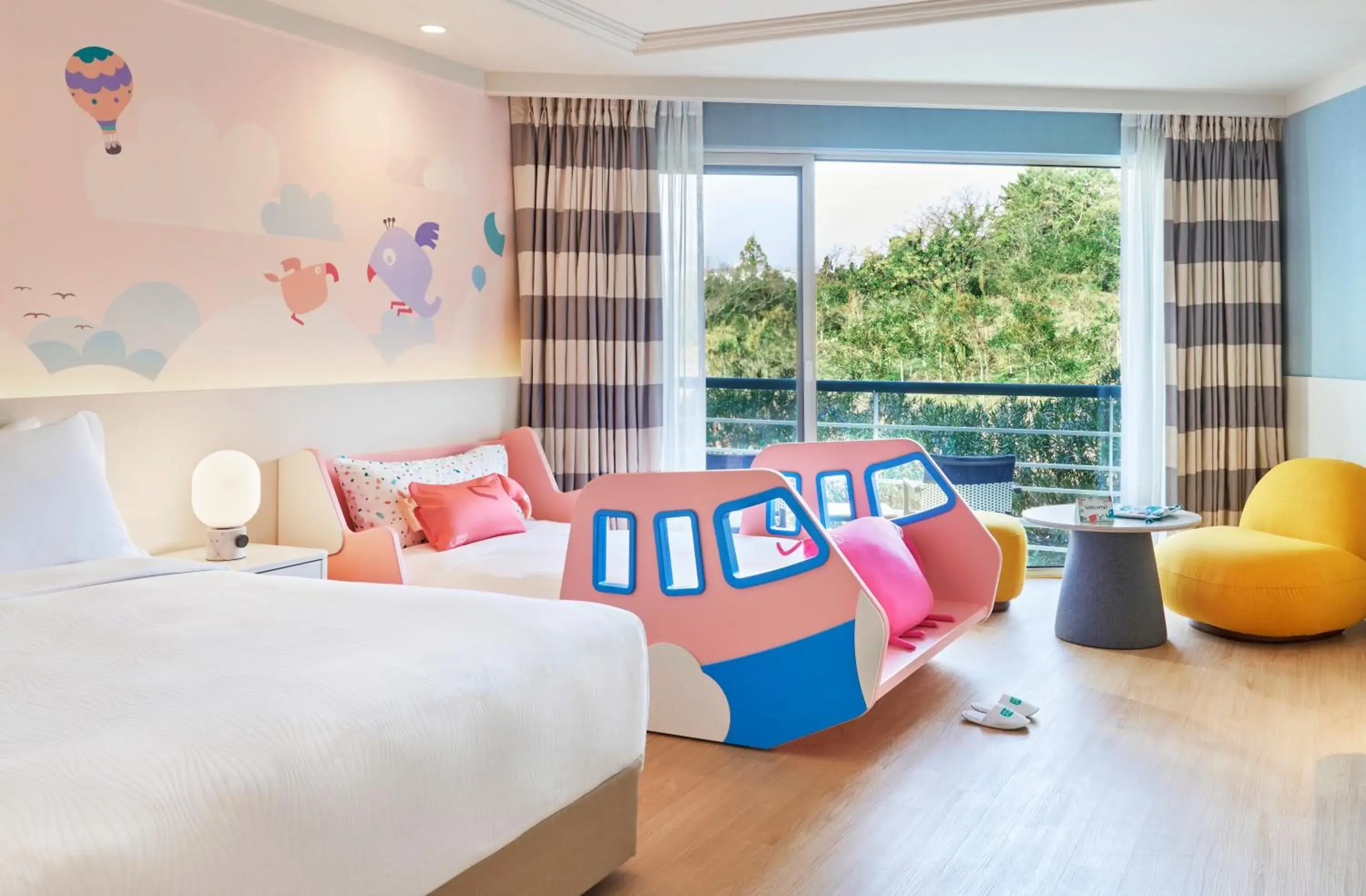 Photo of the whole room, Bed in Grand Josun Jeju Photo of the whole room, Bed in Grand Josun Jeju