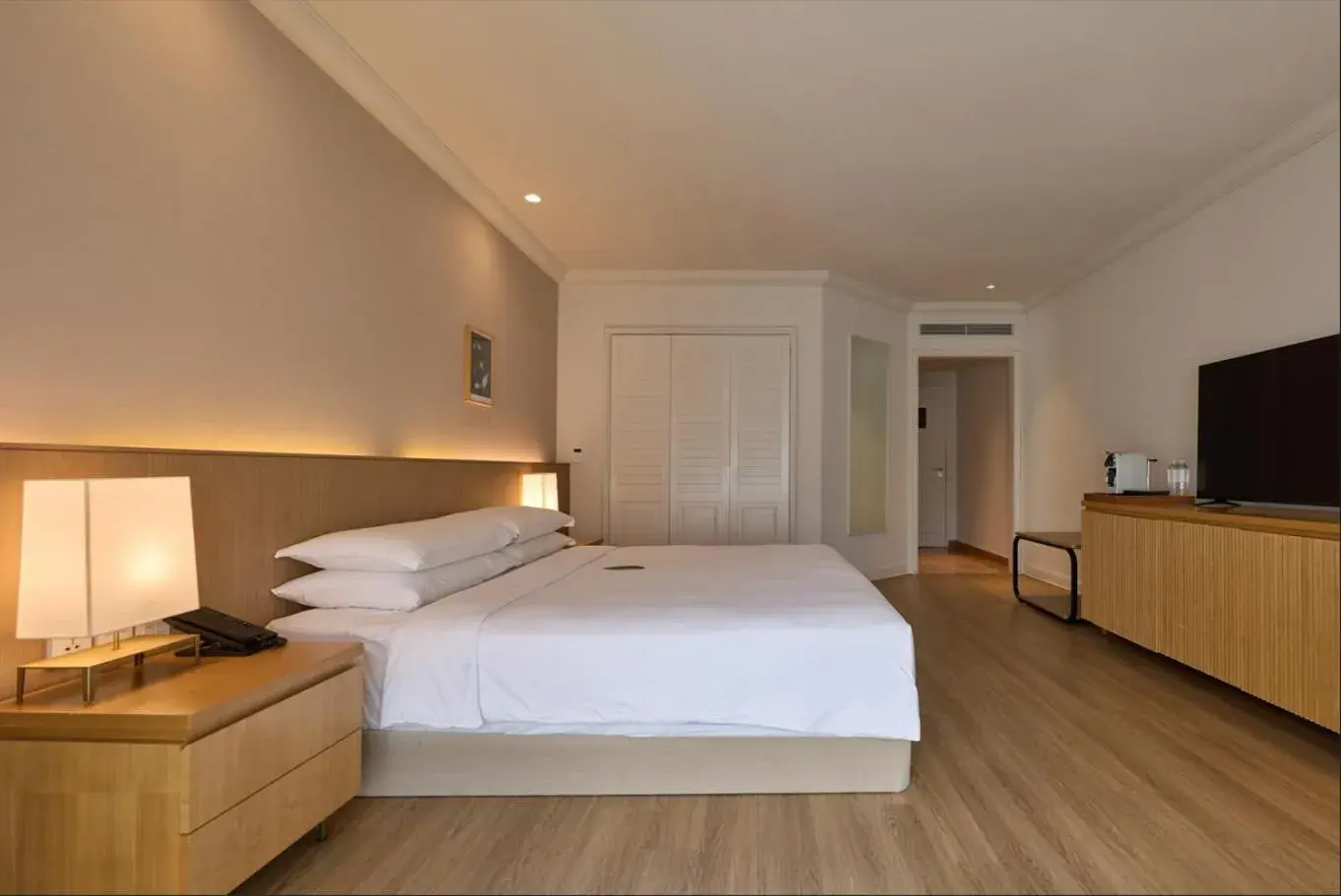 Deluxe Garden View King in Grand Josun Jeju Deluxe Garden View King in Grand Josun Jeju