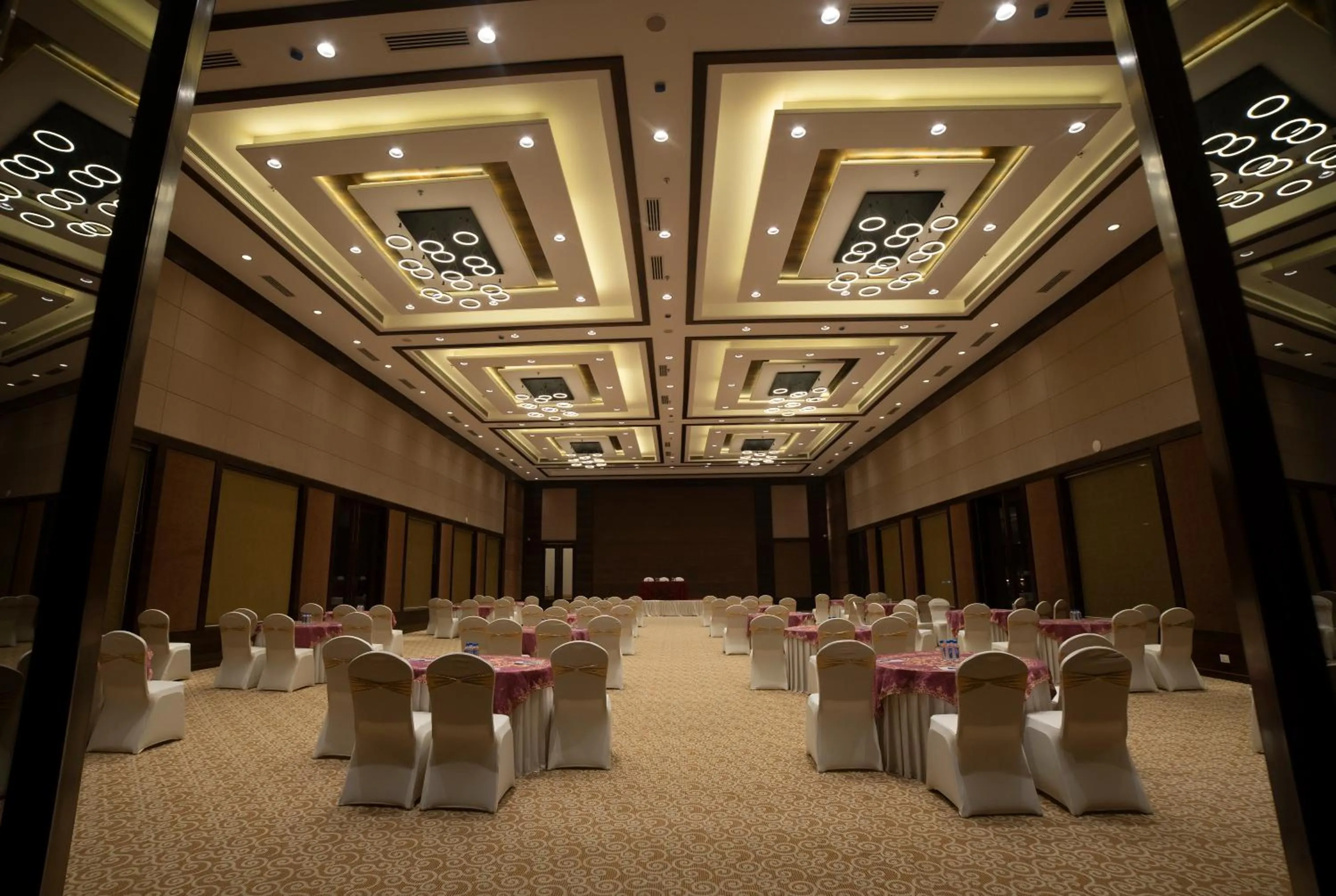Banquet/Function facilities in HOTEL RAJHANS ABHINANDAN