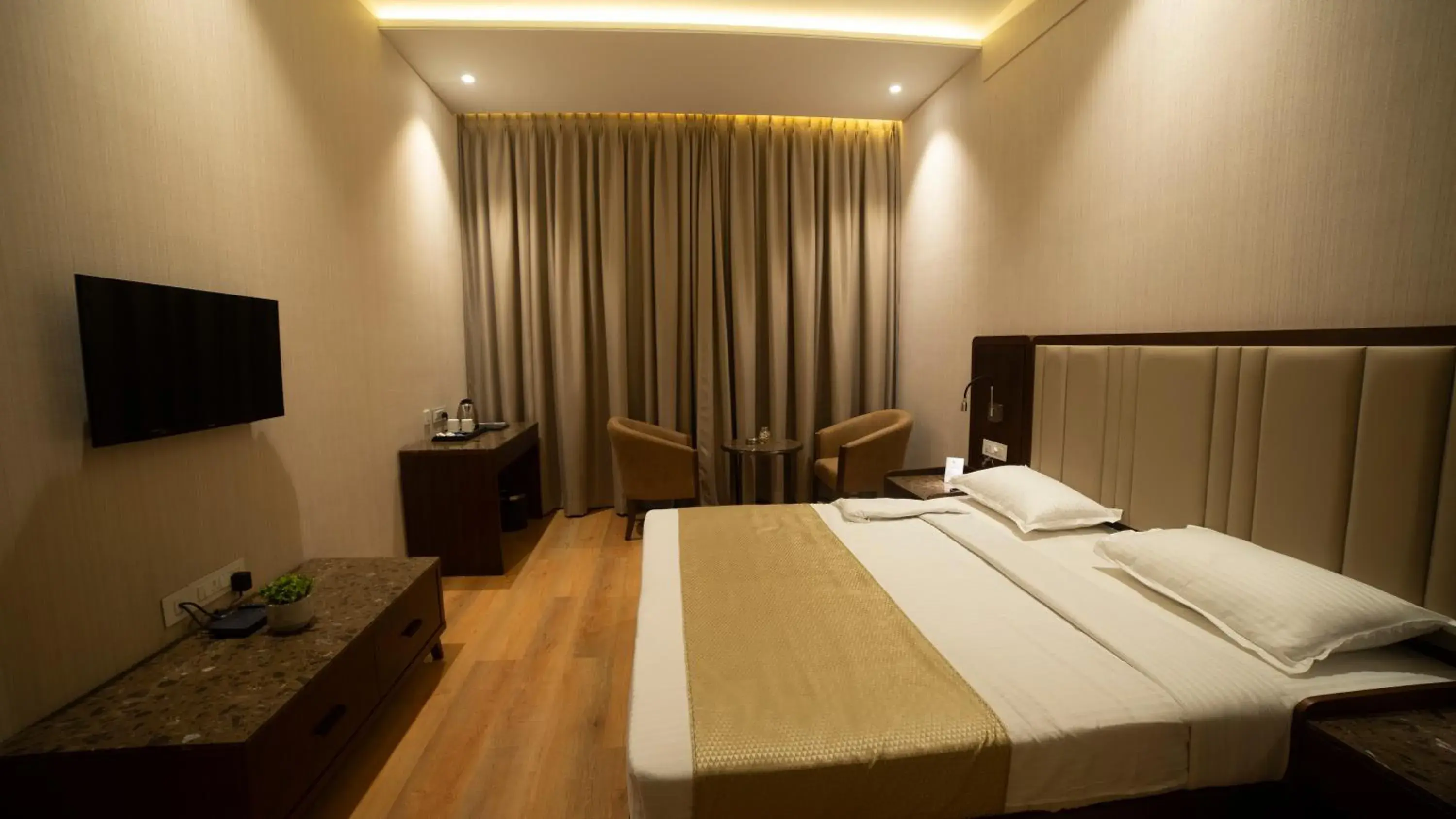 Presidential Suite - single occupancy in HOTEL RAJHANS ABHINANDAN Presidential Suite - single occupancy in HOTEL RAJHANS ABHINANDAN