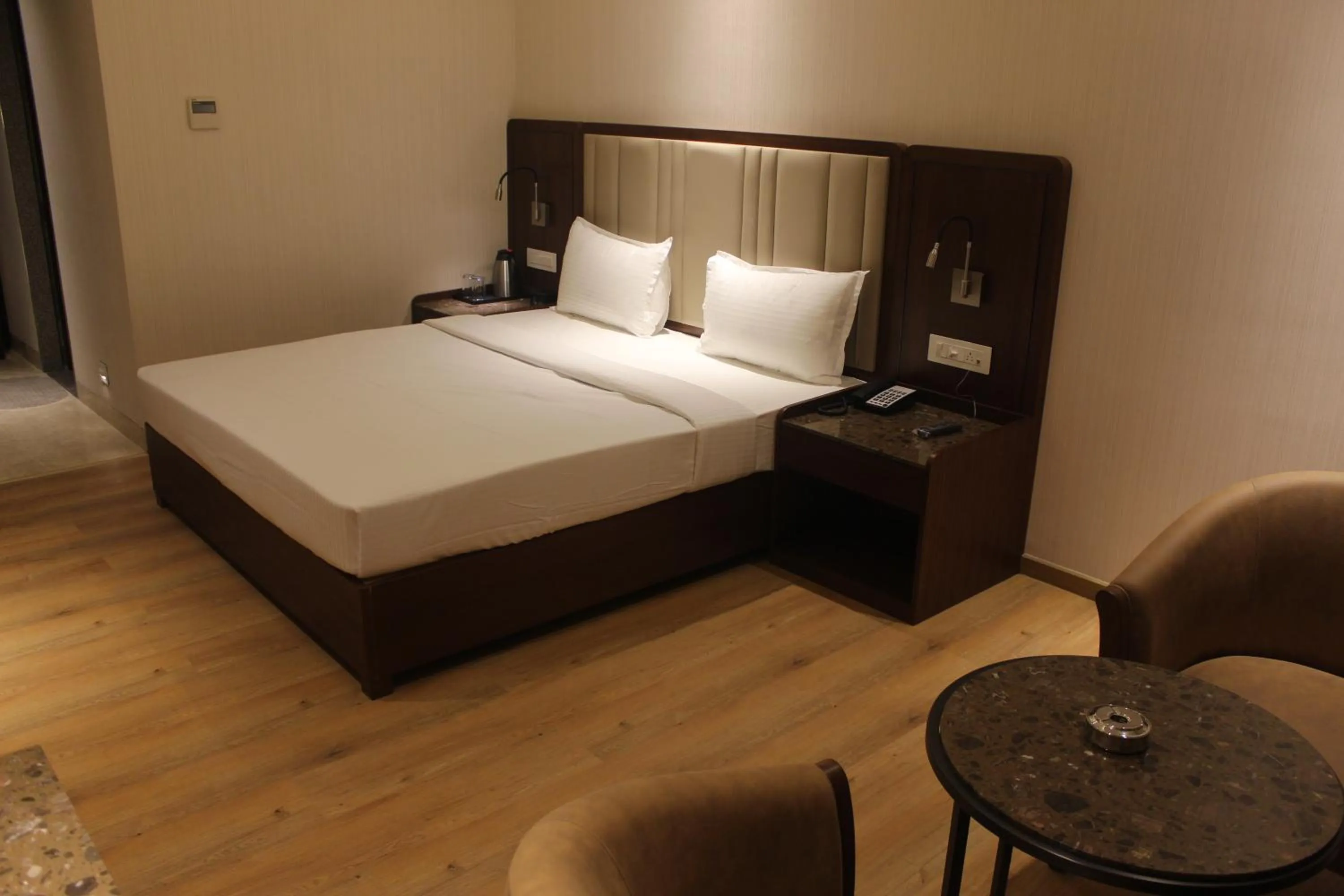 Bedroom, Bed in HOTEL RAJHANS ABHINANDAN