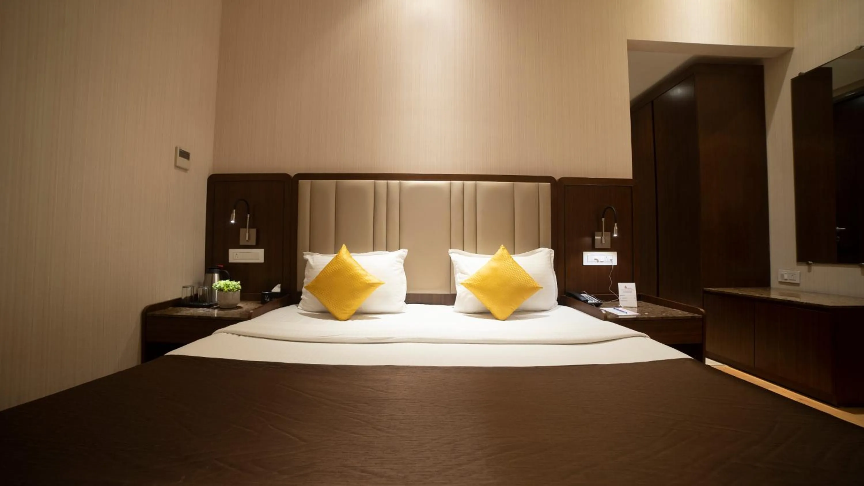 Bed in HOTEL RAJHANS ABHINANDAN