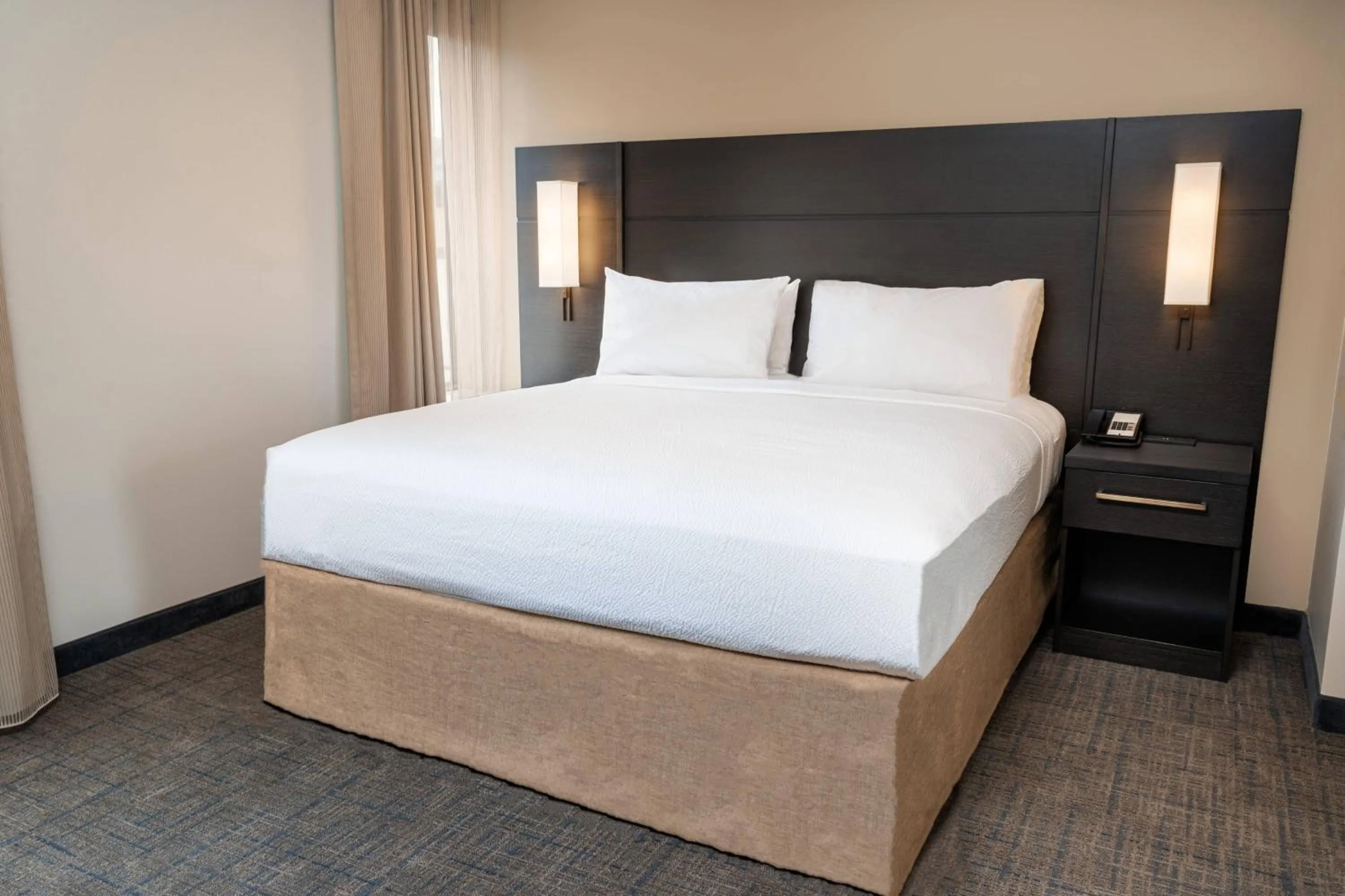 Photo of the whole room, Bed in Residence Inn by Marriott Grand Rapids Downtown