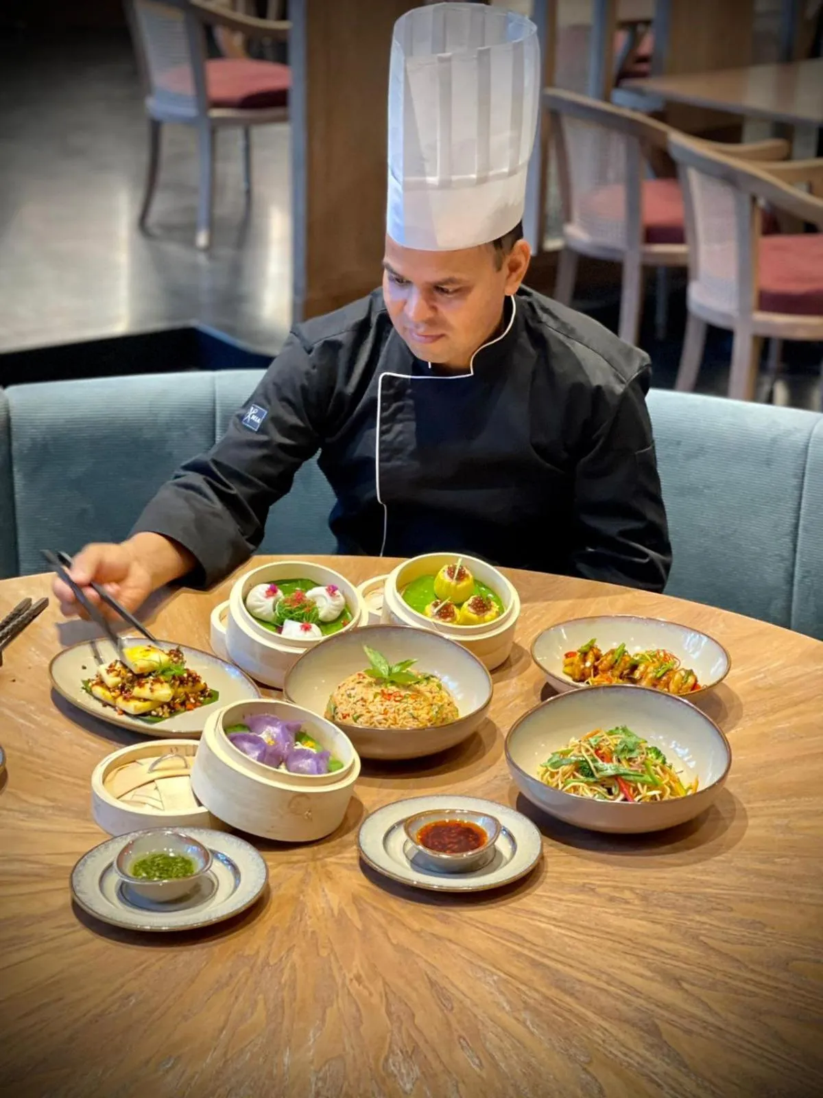 Restaurant/places to eat in Courtyard by Marriott Nashik