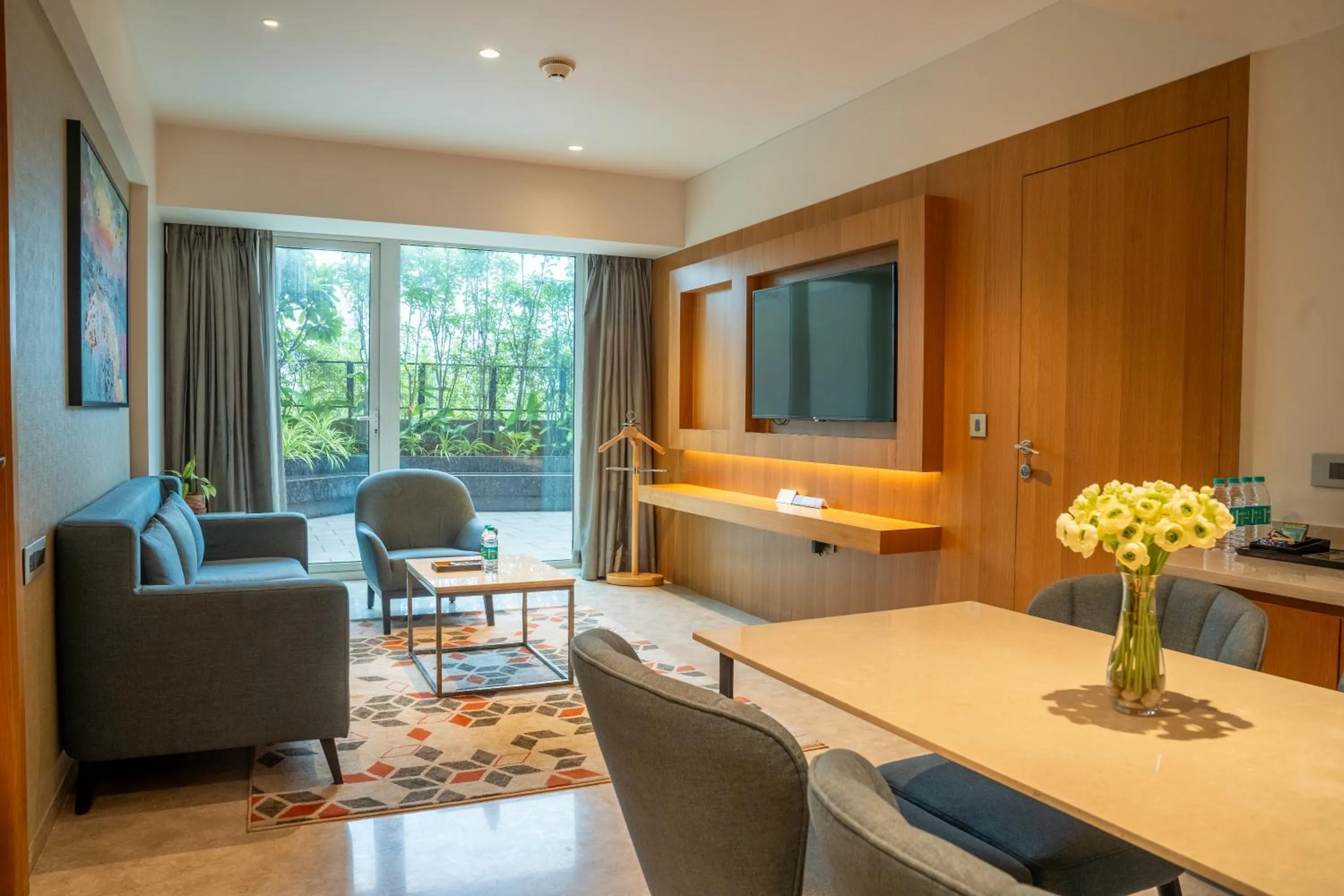 Living room in Courtyard by Marriott Nashik