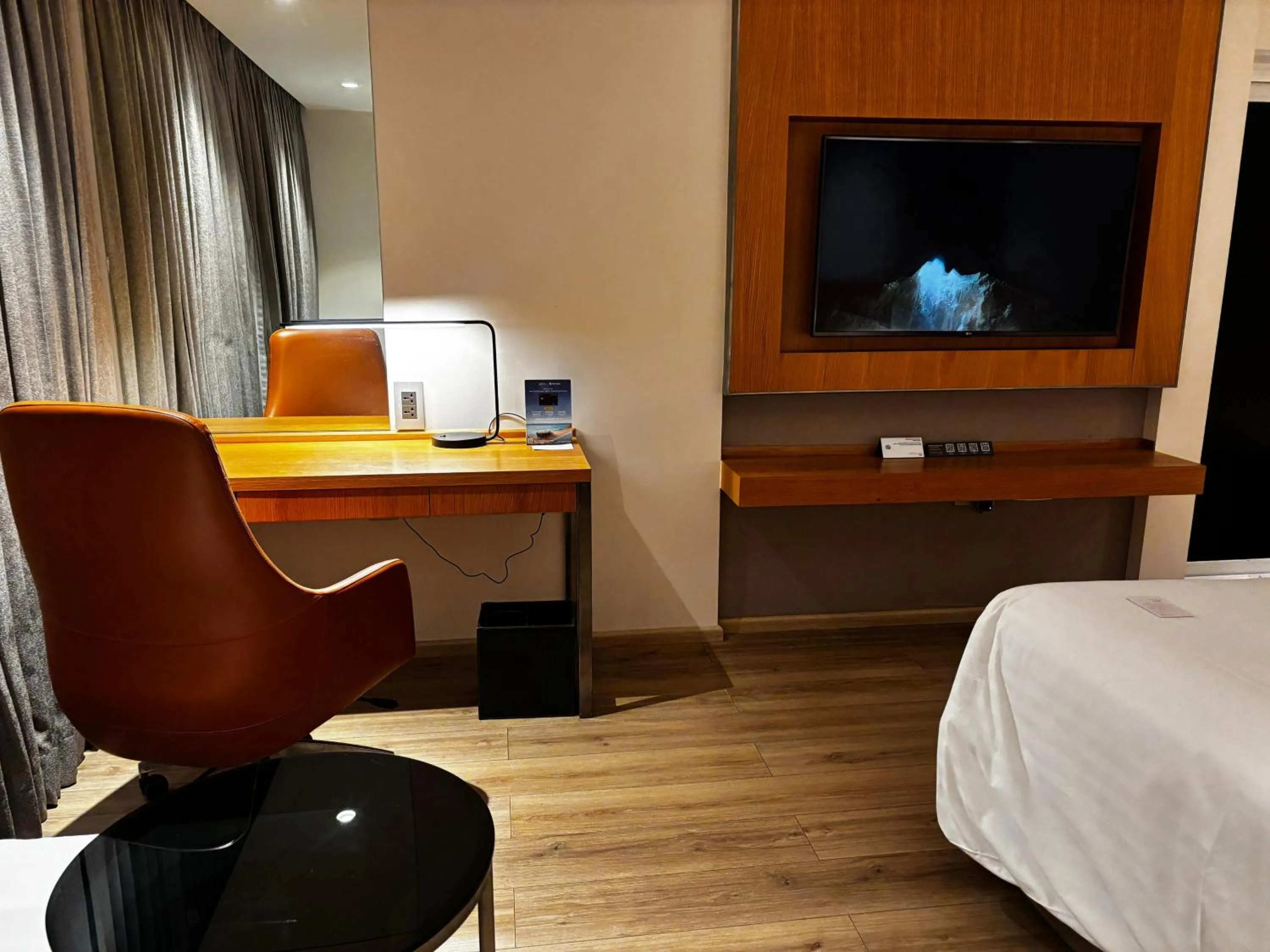 room service, Bed in Courtyard by Marriott Nashik