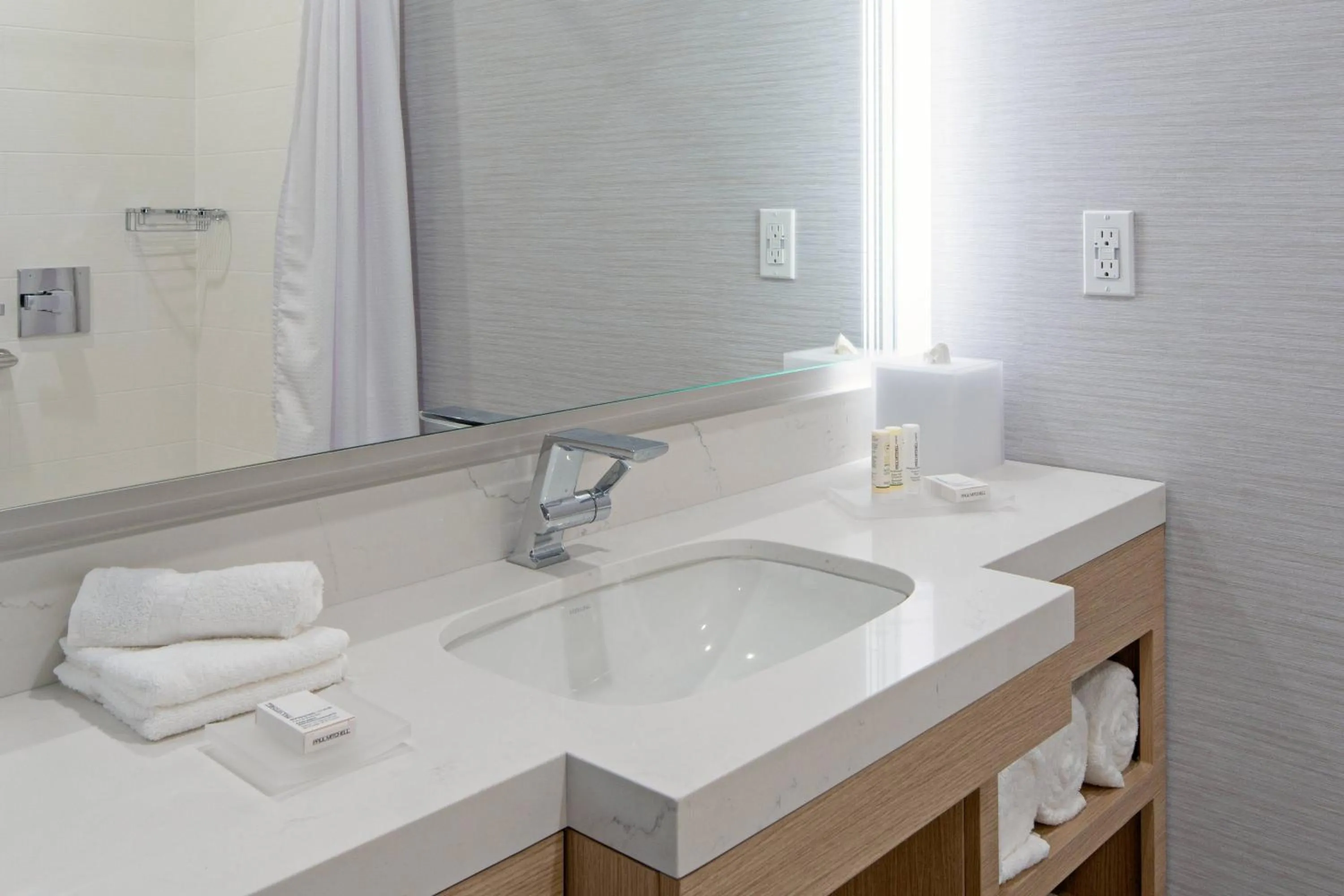 Bathroom in SpringHill Suites by Marriott Valencia