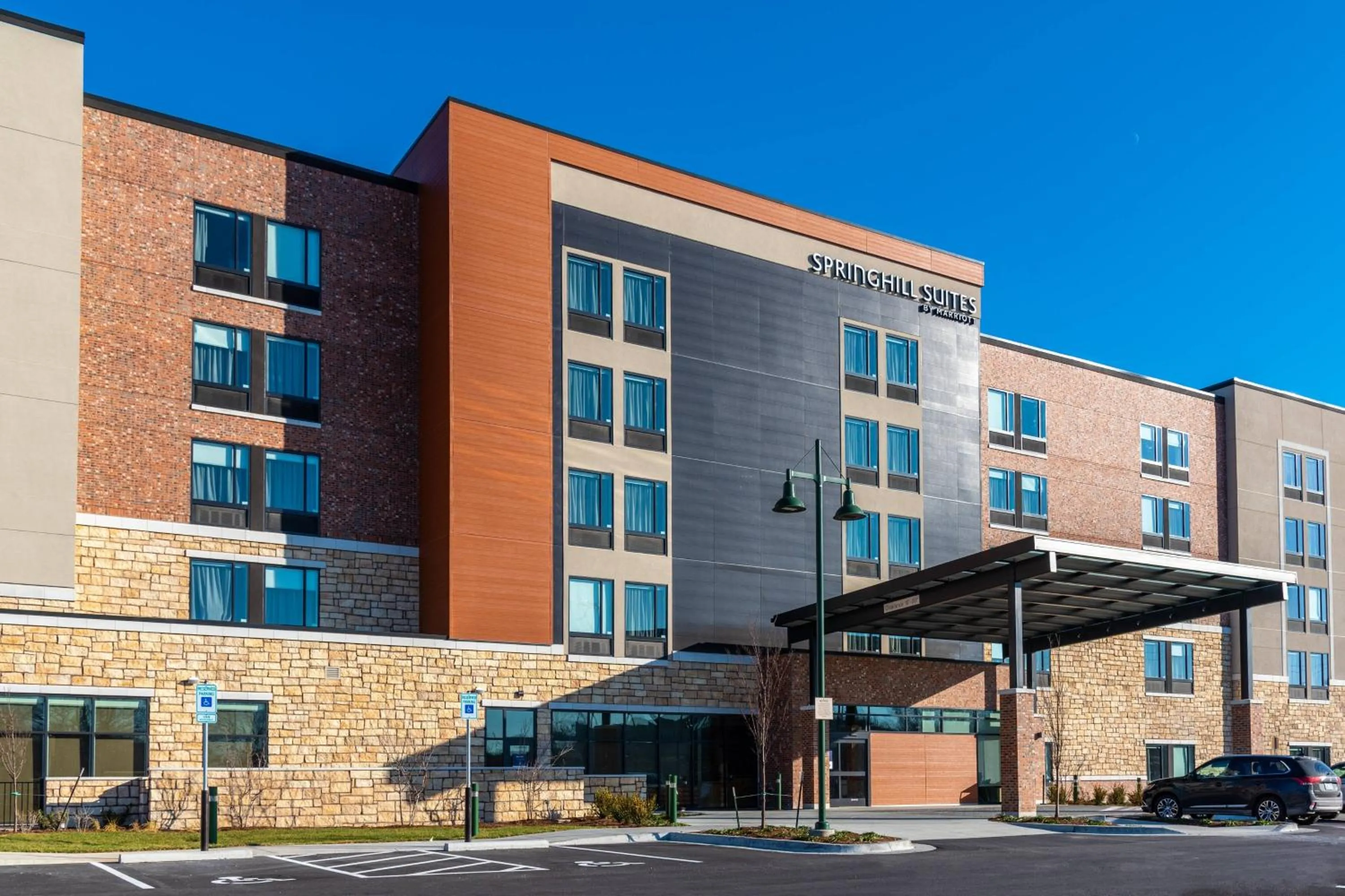 Property building in SpringHill Suites by Marriott Overland Park Leawood