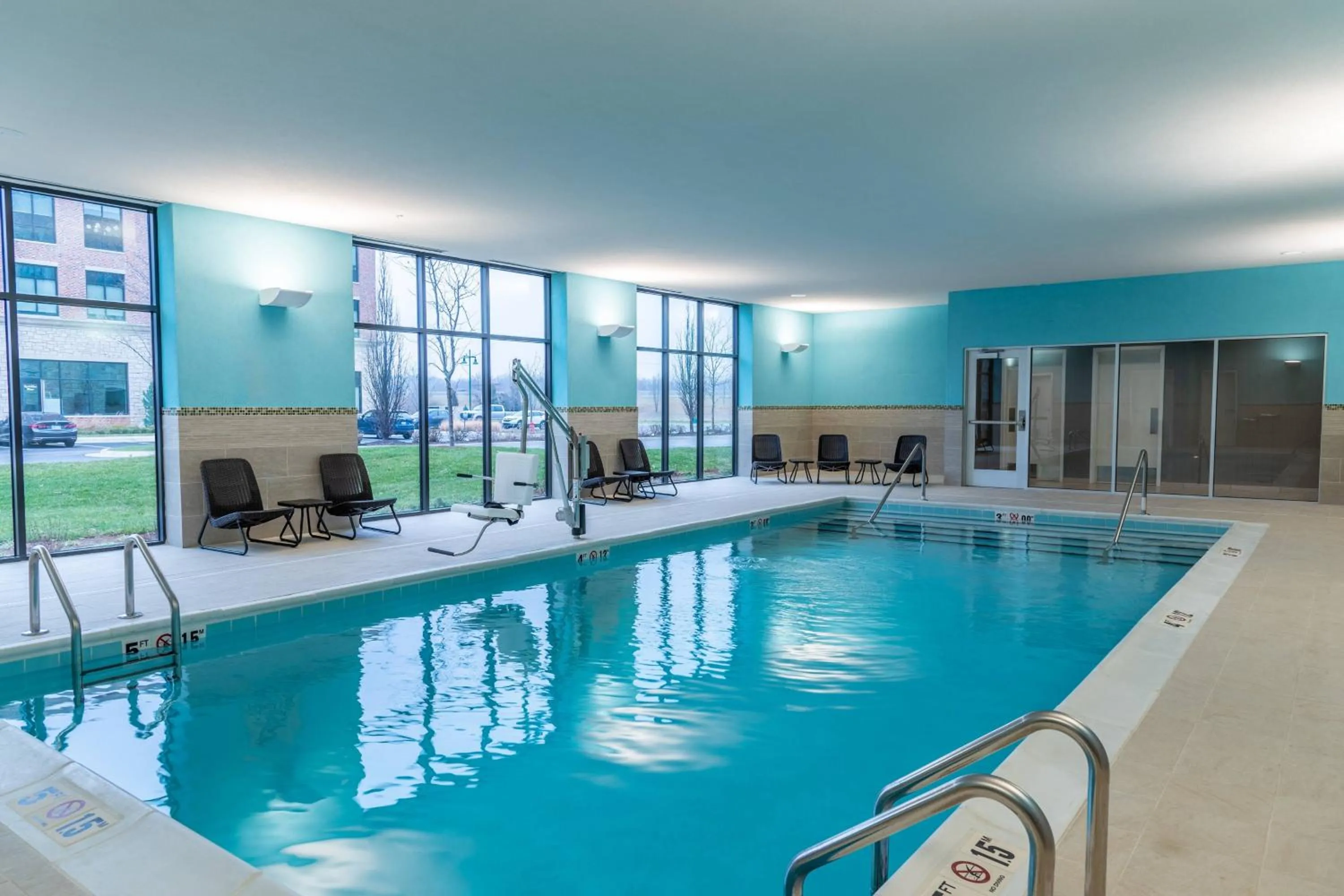 Swimming pool in SpringHill Suites by Marriott Overland Park Leawood