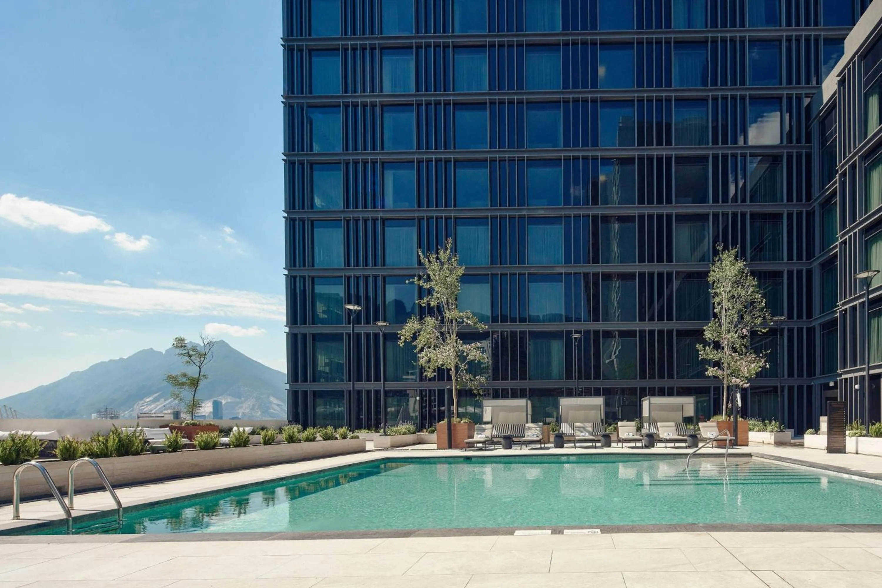 Swimming pool in JW Marriott Hotel Monterrey Valle