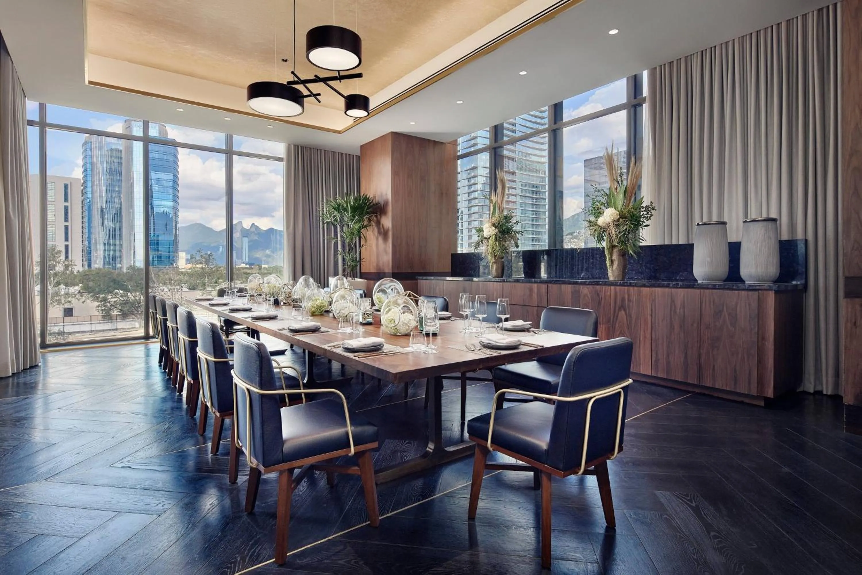 Restaurant/places to eat in JW Marriott Hotel Monterrey Valle