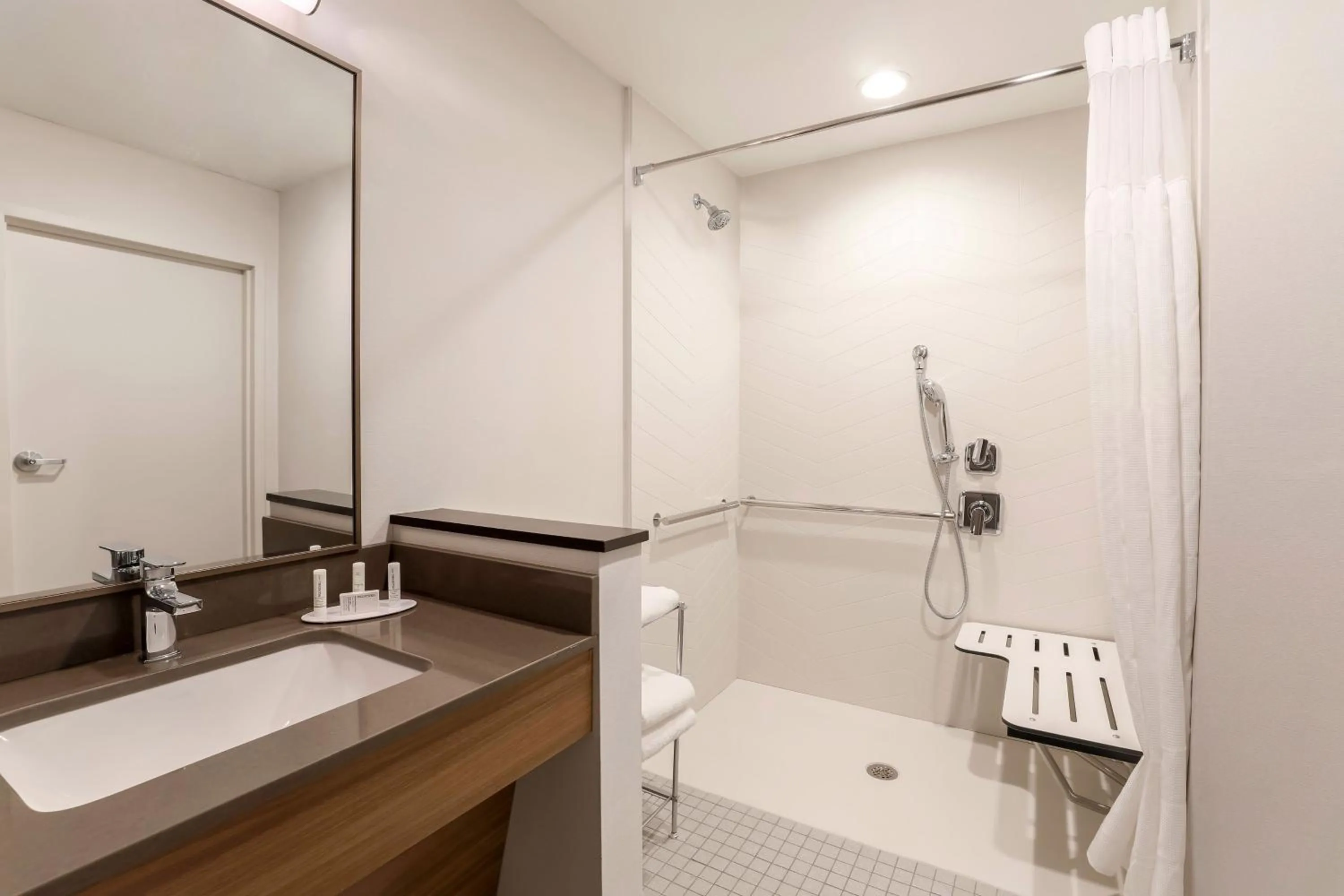 Bathroom in Fairfield by Marriott Inn & Suites Cape Coral North Fort Myers