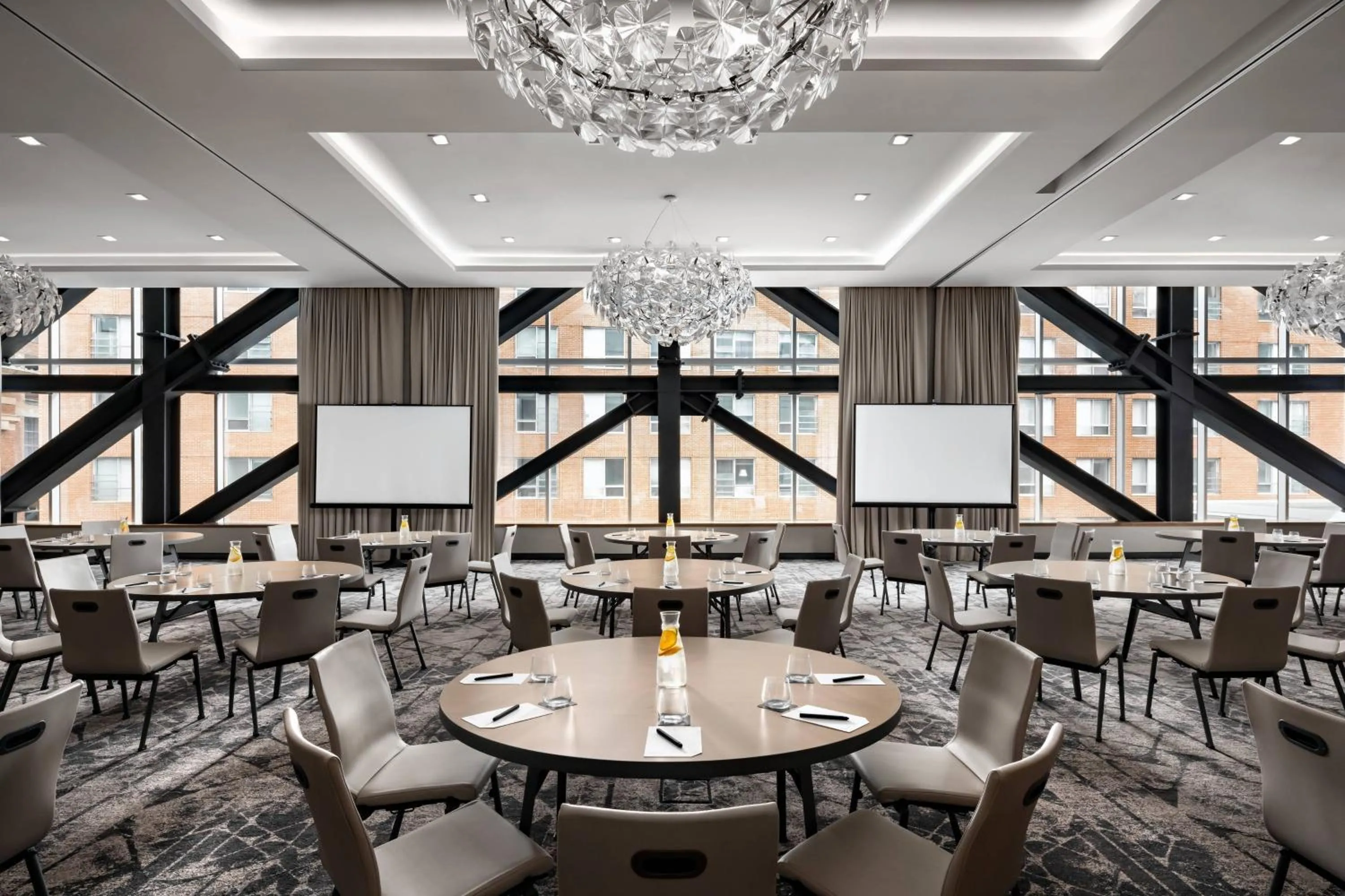Meeting/conference room in Humaniti Hotel Montreal, Autograph Collection