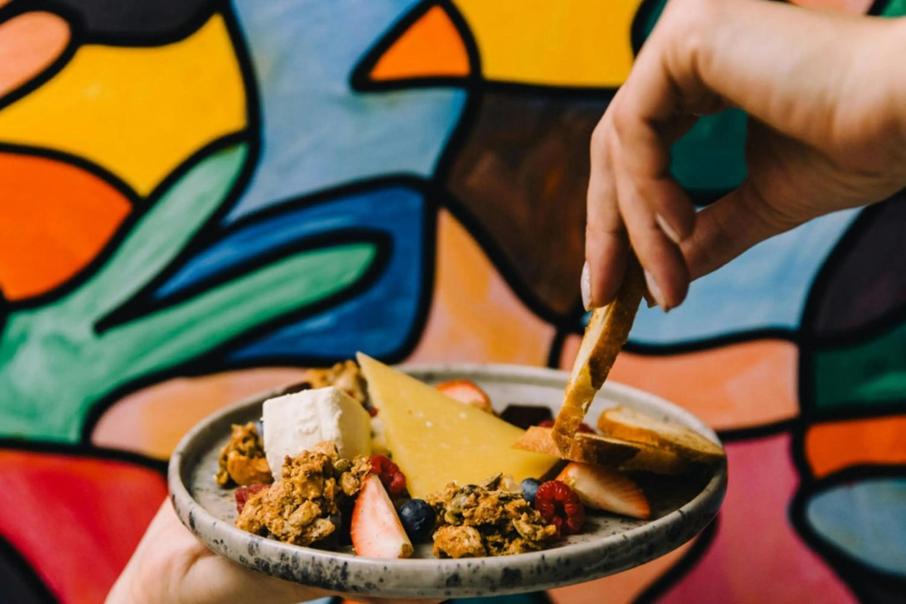 Restaurant/places to eat in Humaniti Hotel Montreal, Autograph Collection