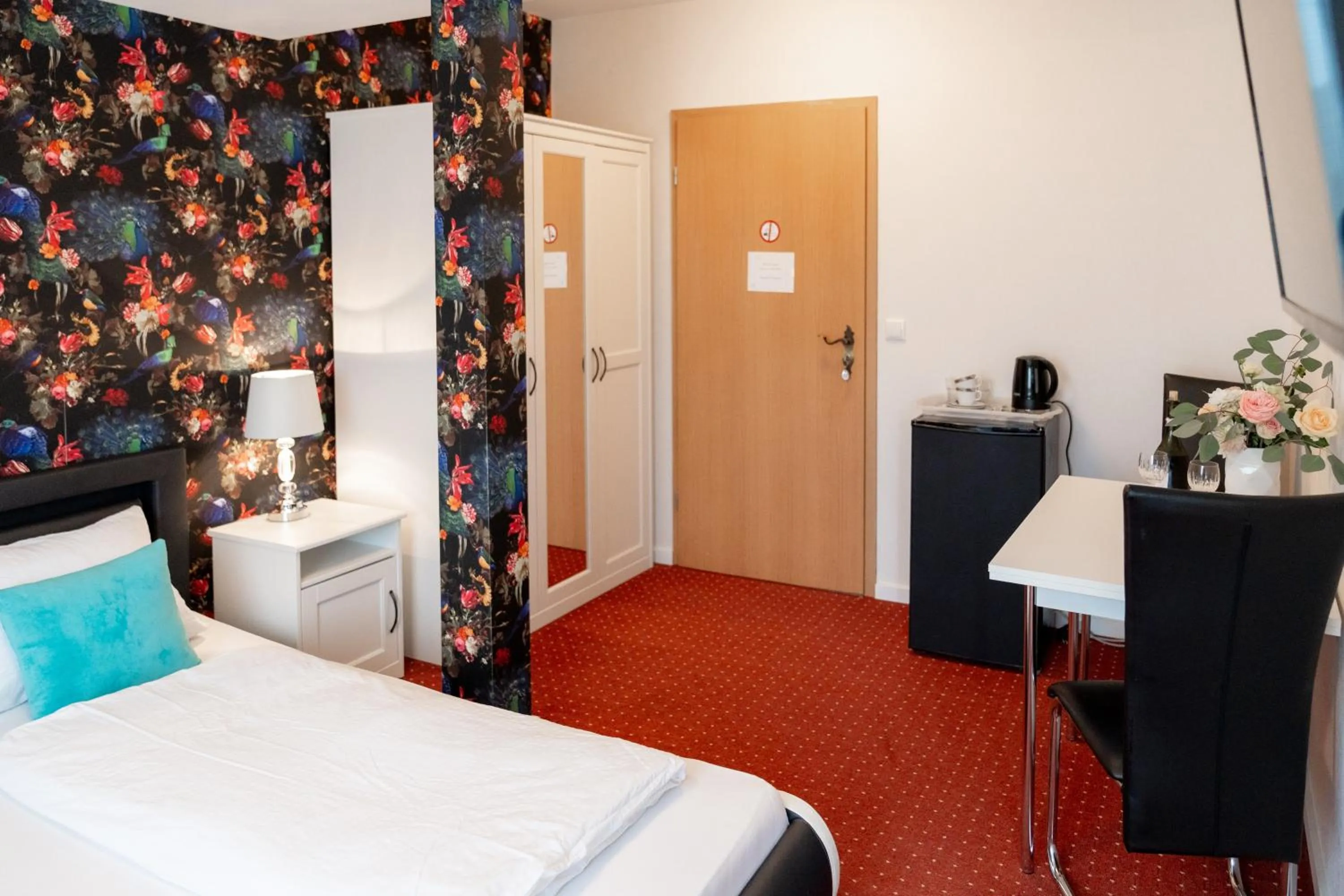 Bed in Hotel zum Hahn