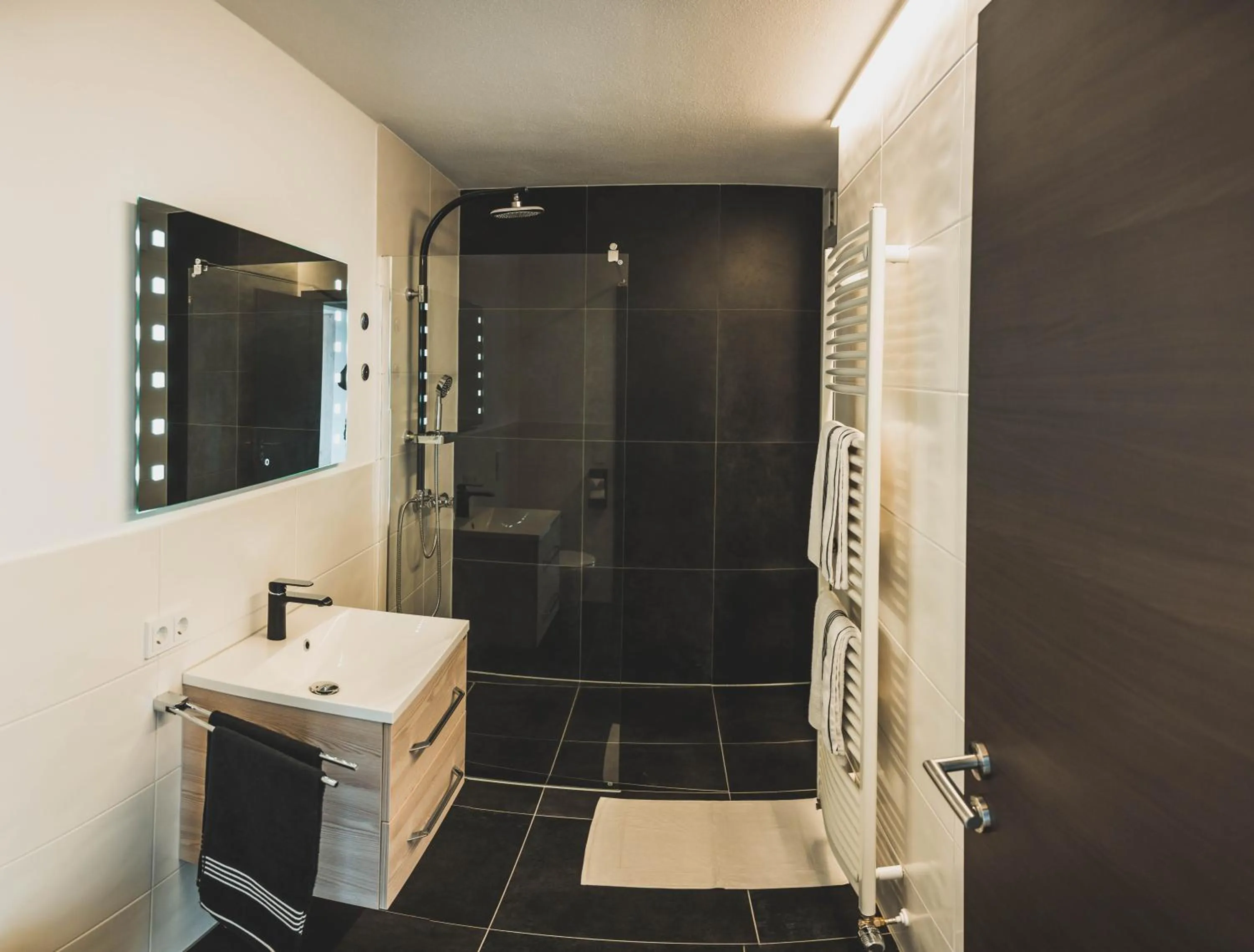 Shower in Hotel verWeiler