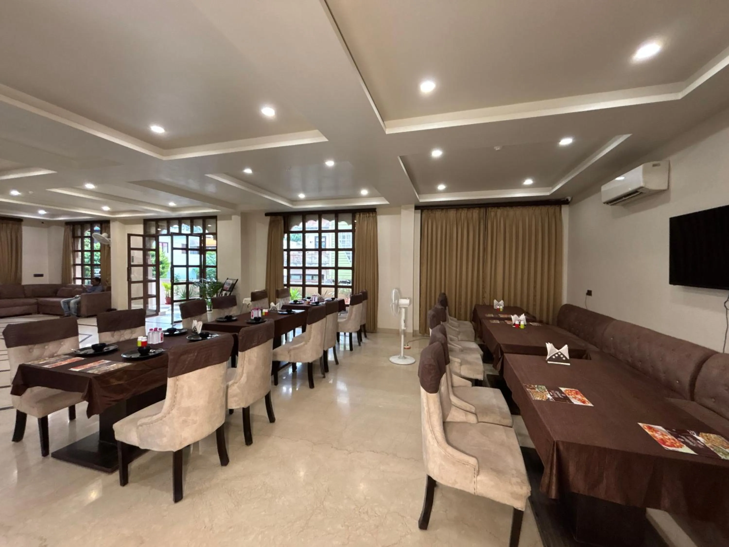 Restaurant/places to eat in The Taj Vista Agra -walking distance to Taj Mahal