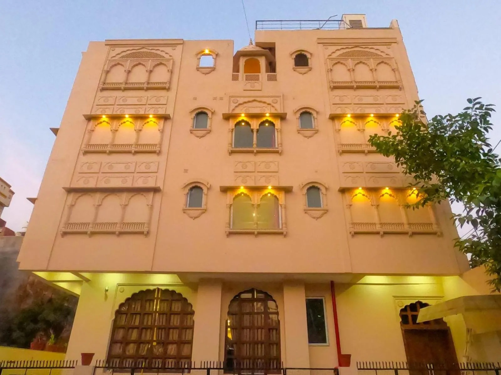 Property building in The Taj Vista Agra -walking distance to Taj Mahal