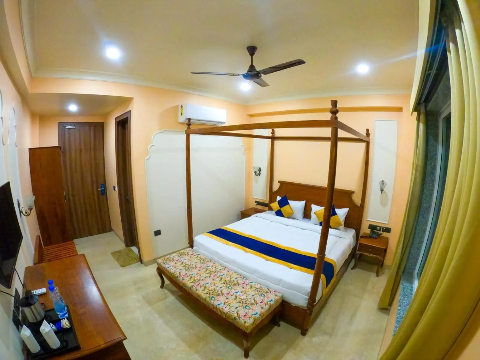 Bedroom, Bed in The Taj Vista Agra -walking distance to Taj Mahal