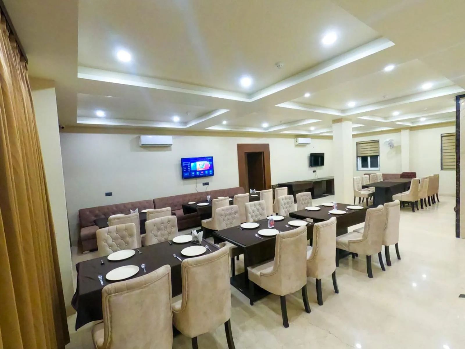 Restaurant/places to eat in The Taj Vista Agra -walking distance to Taj Mahal