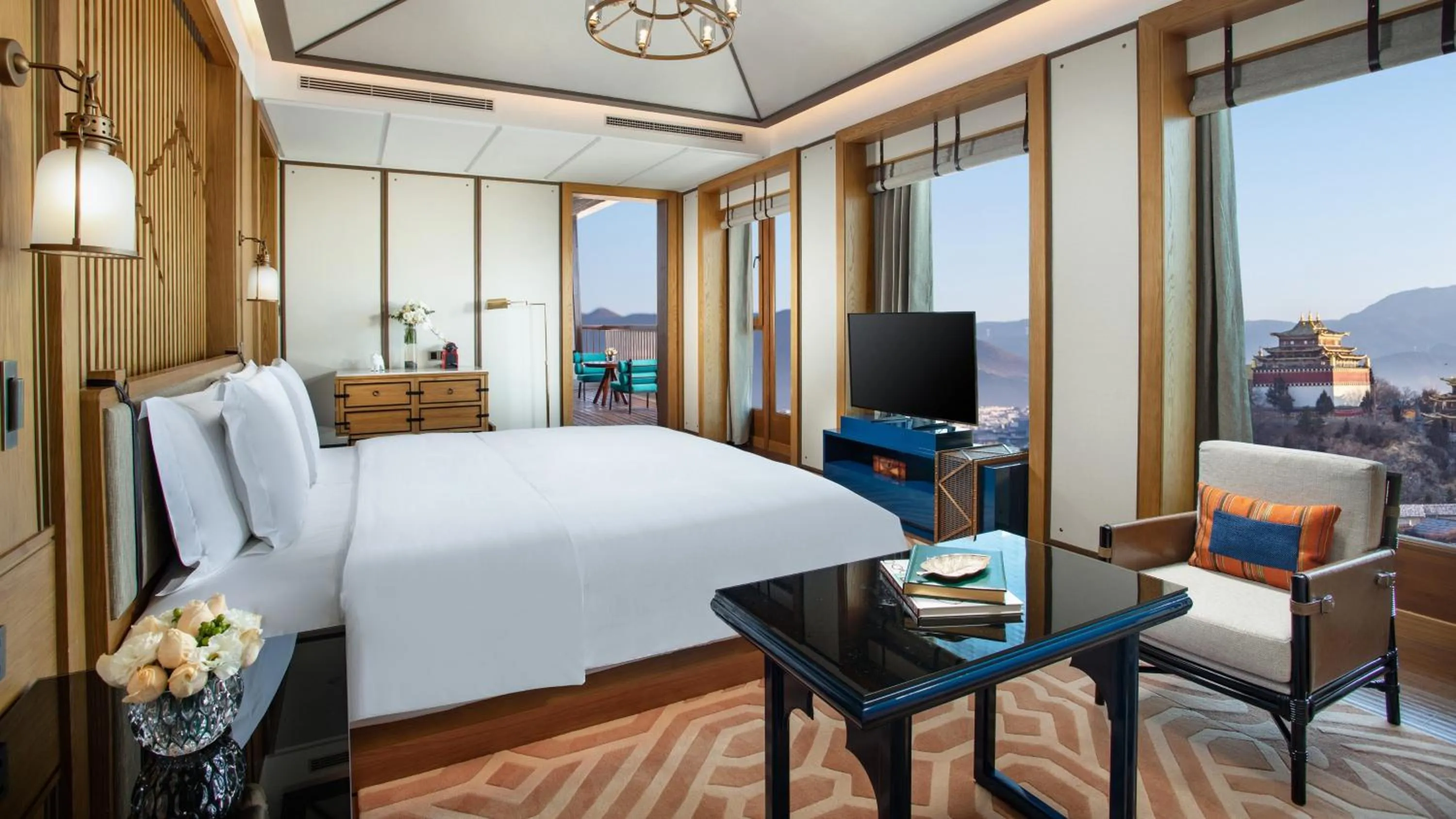 Photo of the whole room, Bed in Hotel Indigo Diqing Moonlight City by IHG