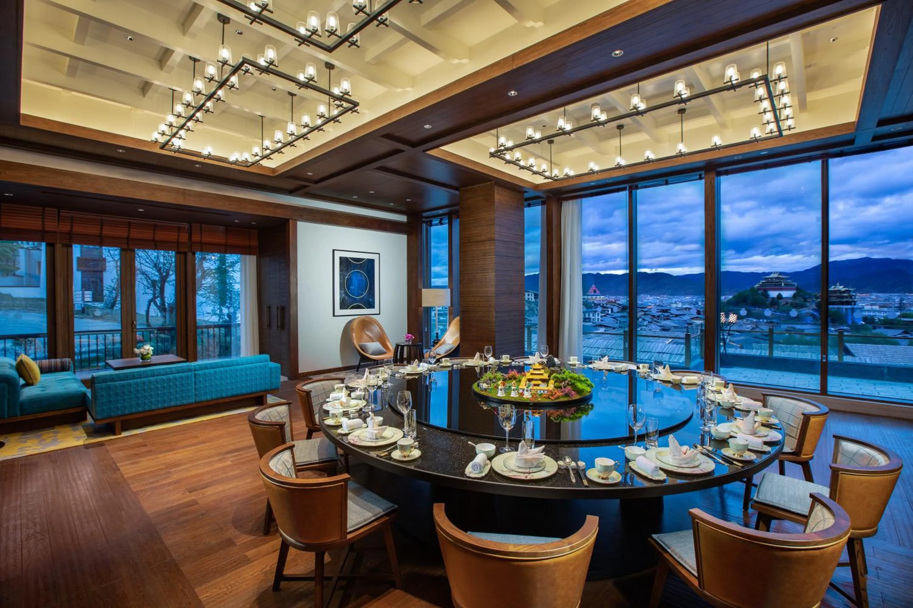 Dining area in Hotel Indigo Diqing Moonlight City by IHG