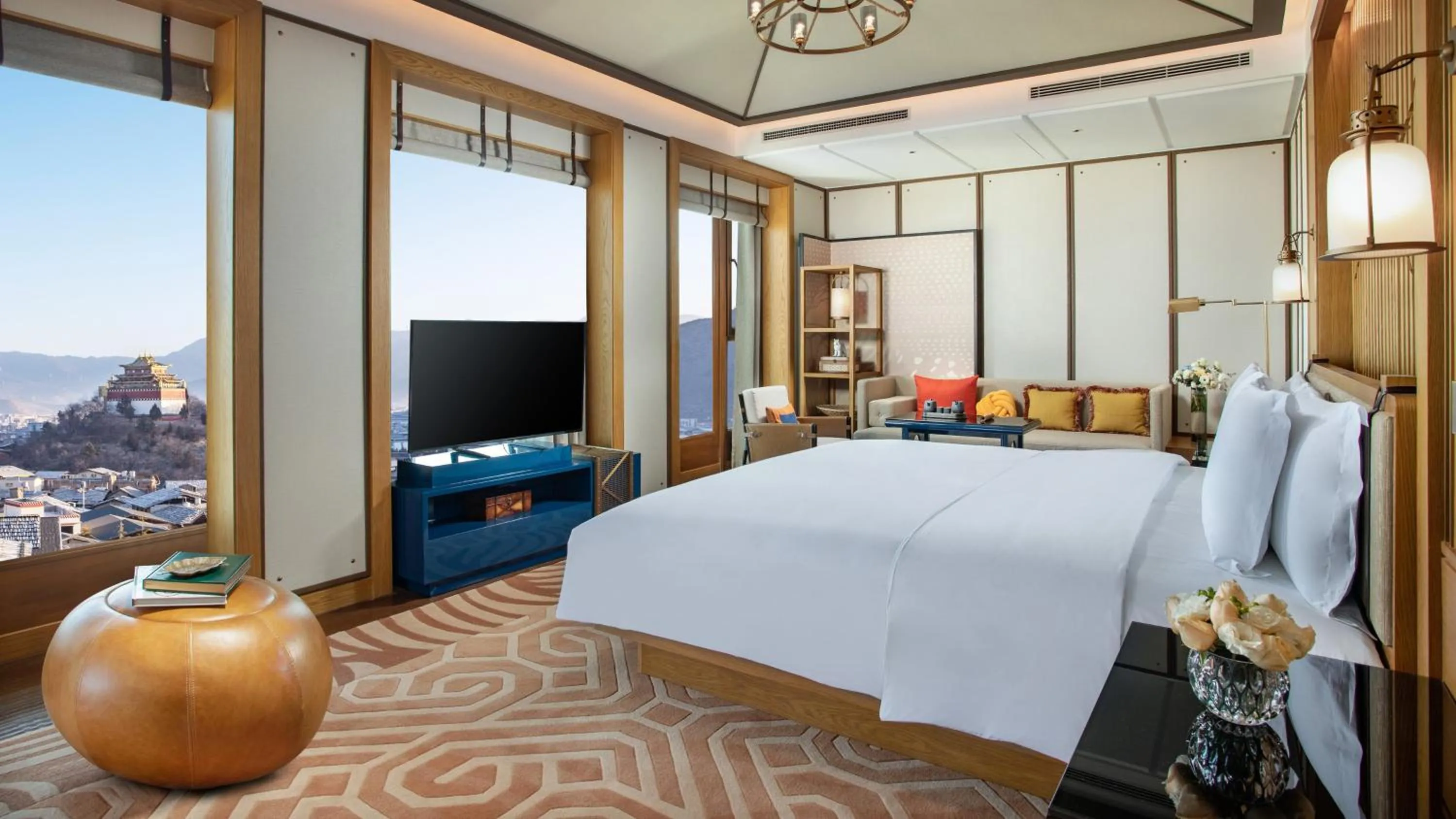 Photo of the whole room, Bed in Hotel Indigo Diqing Moonlight City by IHG