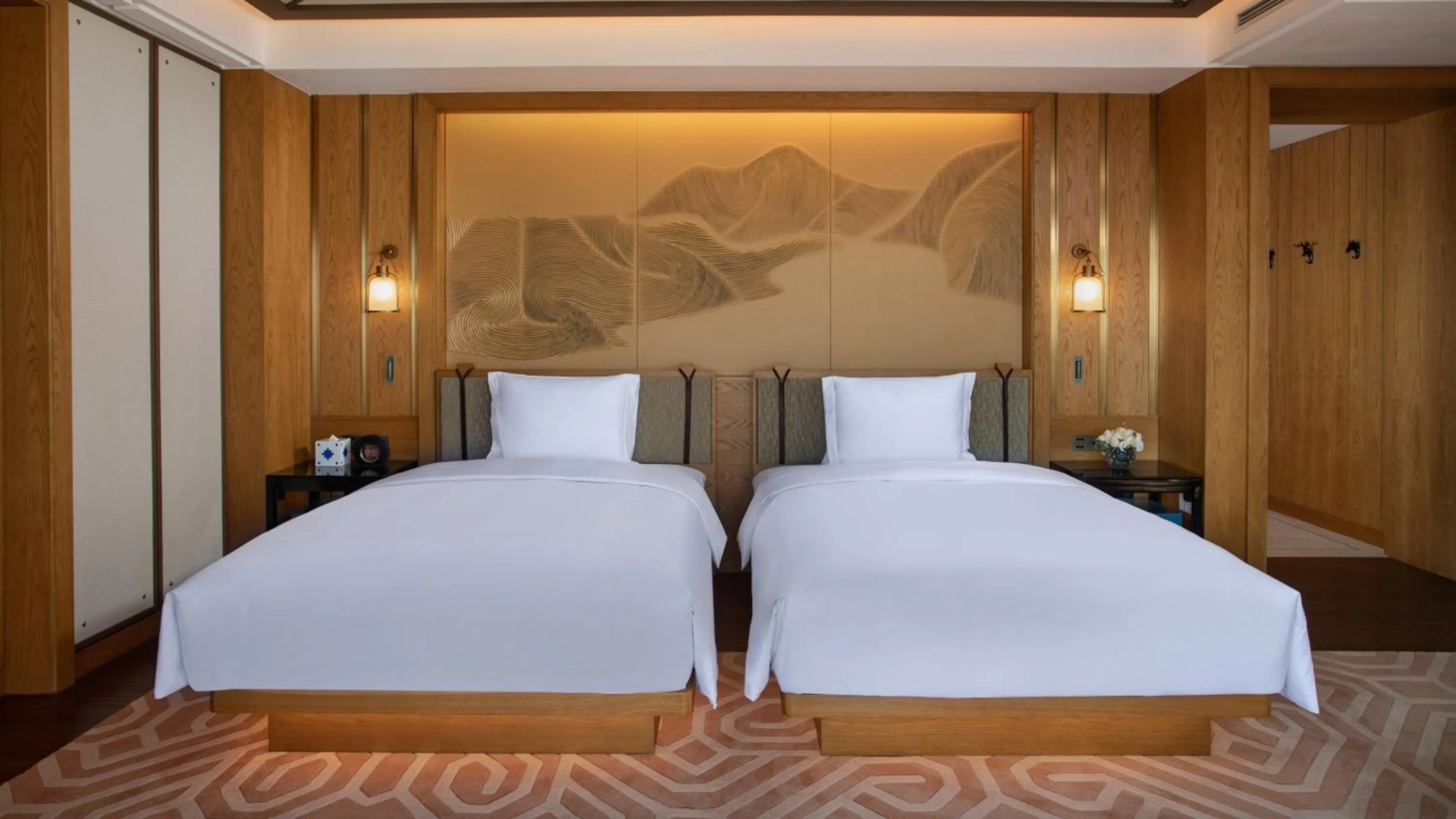 Photo of the whole room, Bed in Hotel Indigo Diqing Moonlight City by IHG