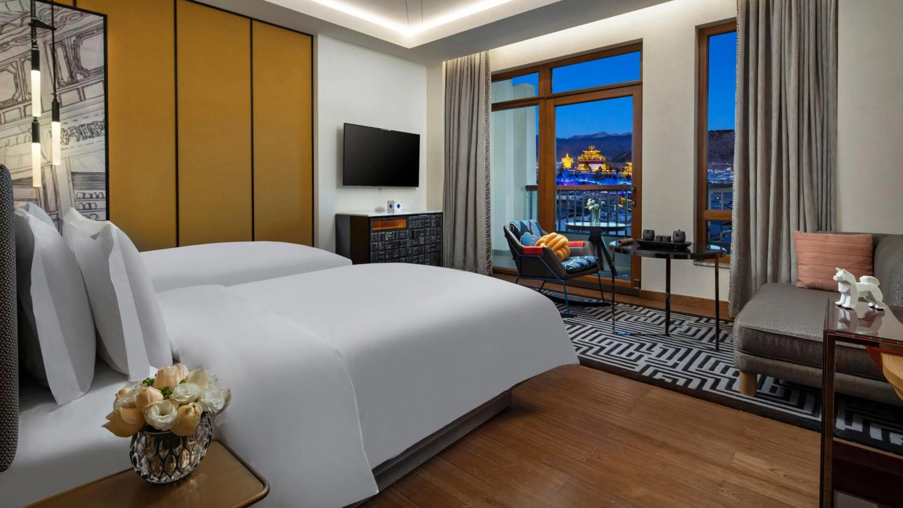 Photo of the whole room, Bed in Hotel Indigo Diqing Moonlight City by IHG