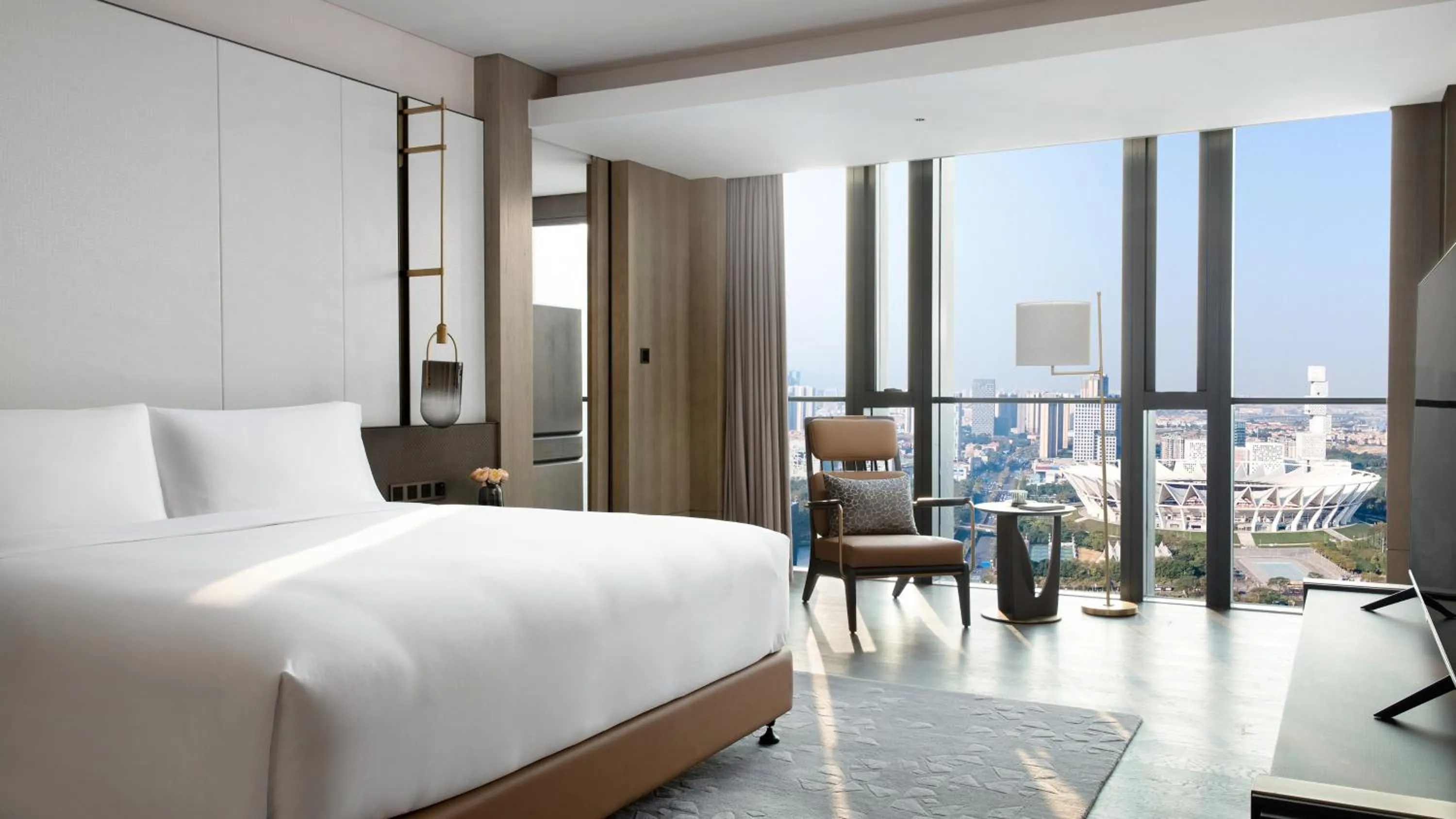 Photo of the whole room, Bed in InterContinental Foshan DongPing