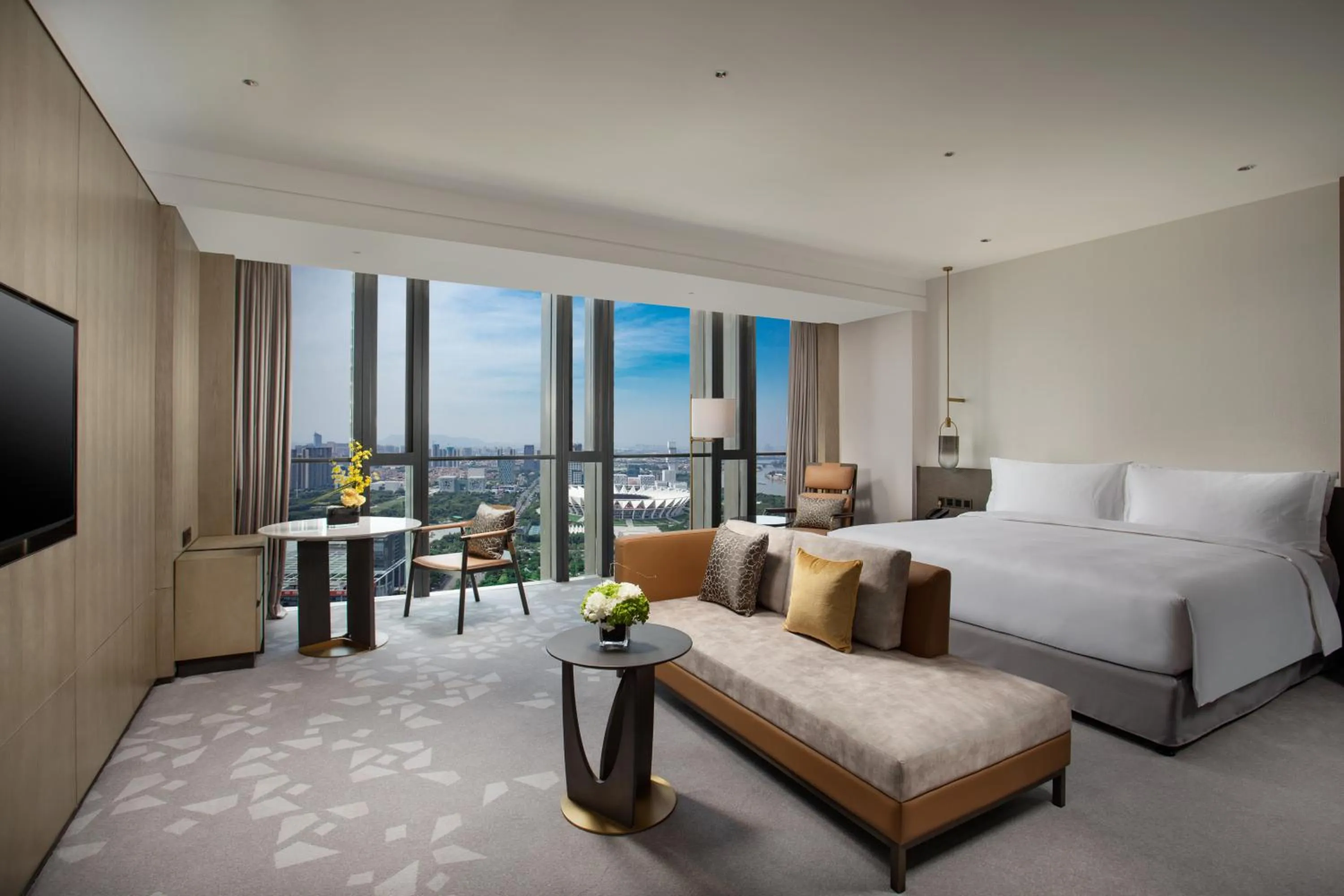 Photo of the whole room, Bed in InterContinental Foshan DongPing